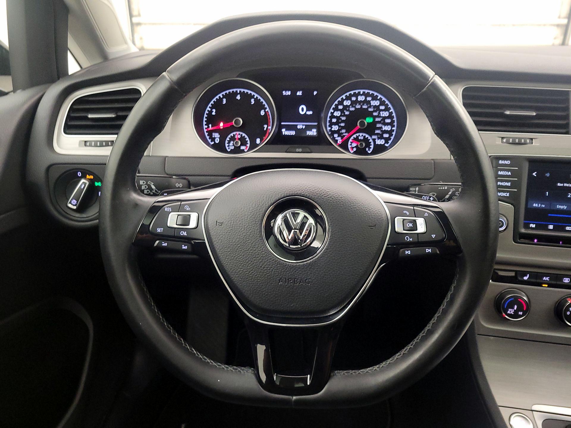 Thumbnail: 2017 Volkswagen Golf - 10