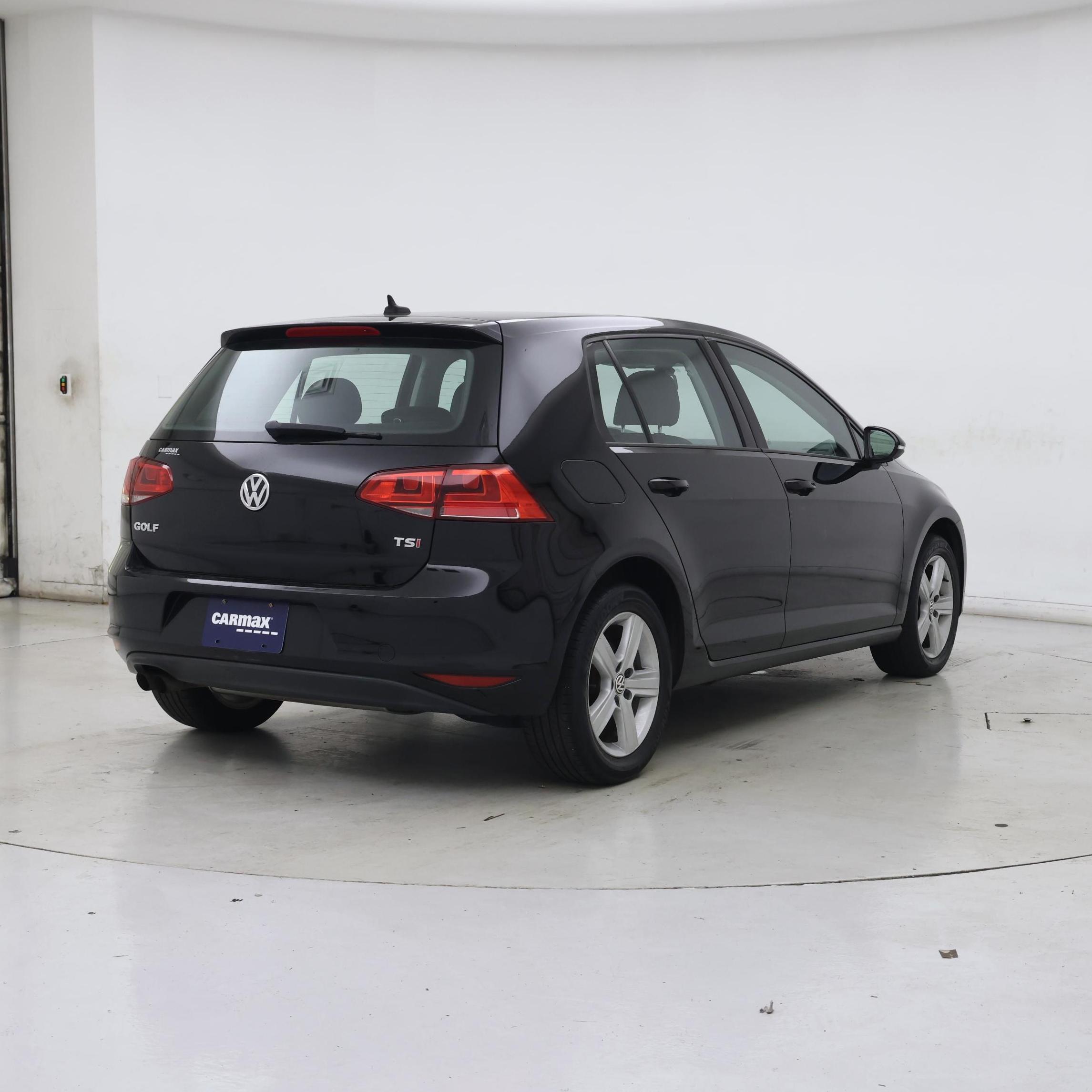 Thumbnail: 2017 Volkswagen Golf - 8