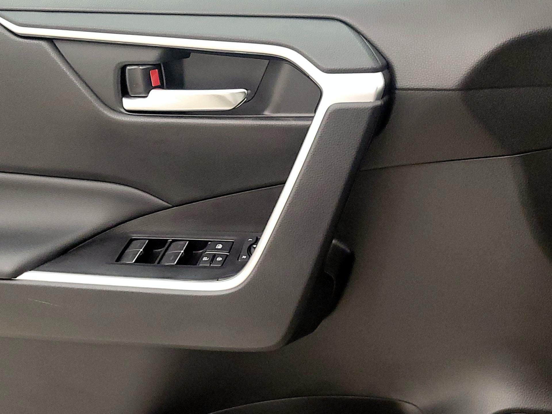 Thumbnail: 2022 Toyota RAV4 - 12