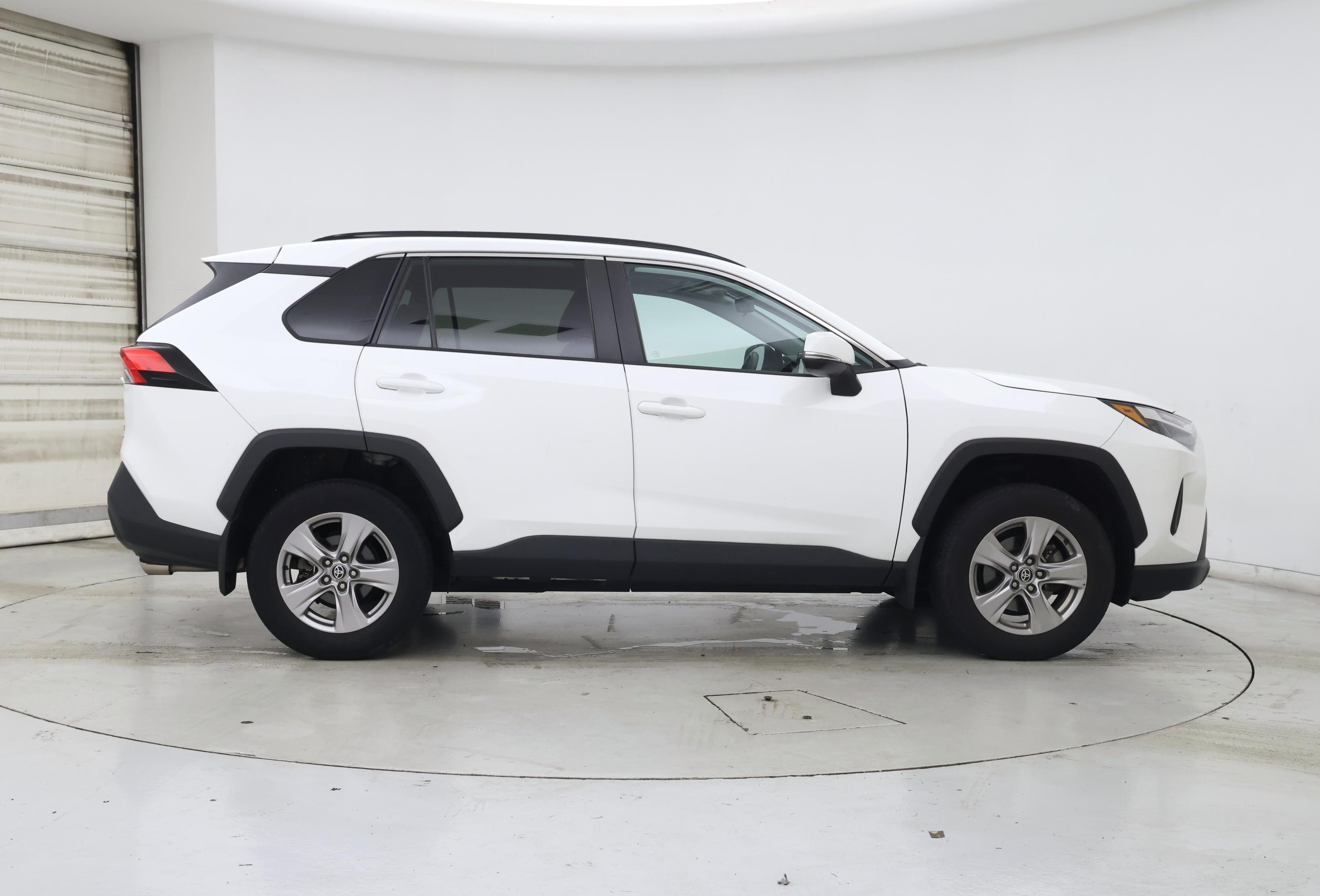 Thumbnail: 2022 Toyota RAV4 - 7