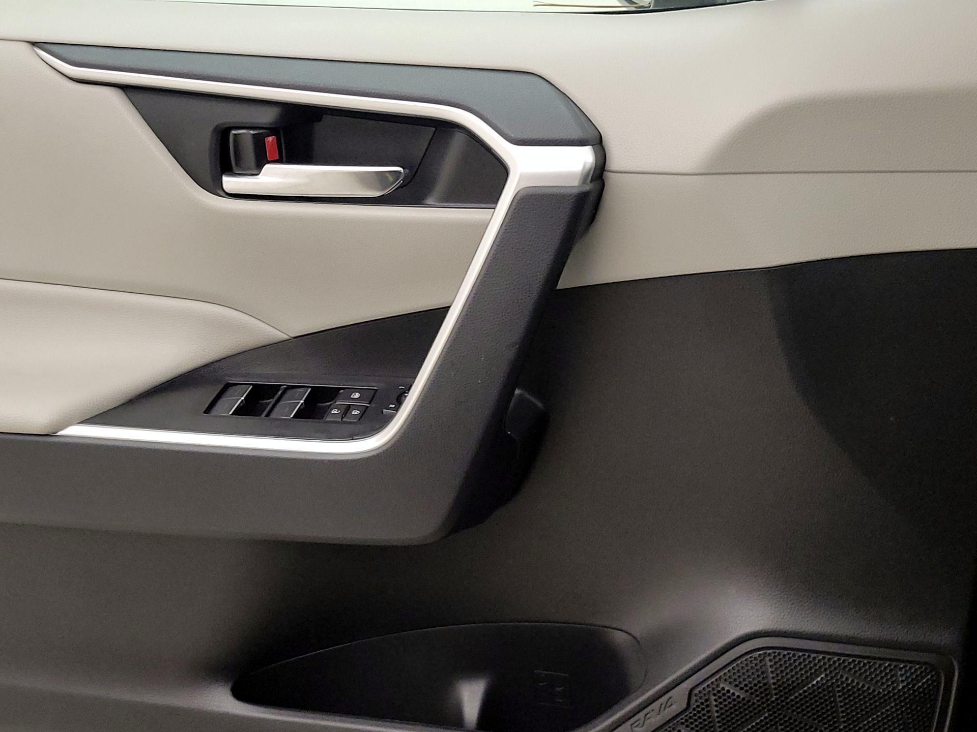 Thumbnail: 2024 Toyota RAV4 - 10