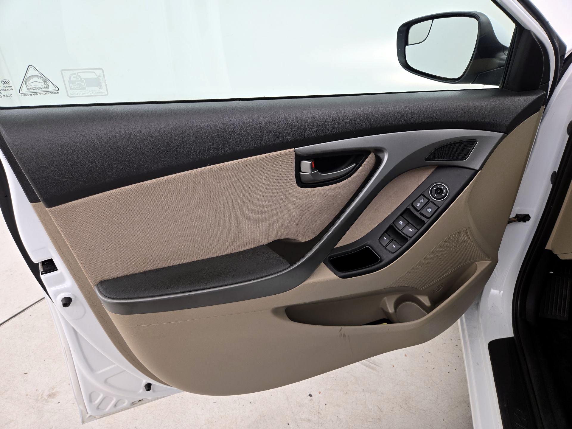 Thumbnail: 2016 Hyundai Elantra - 12