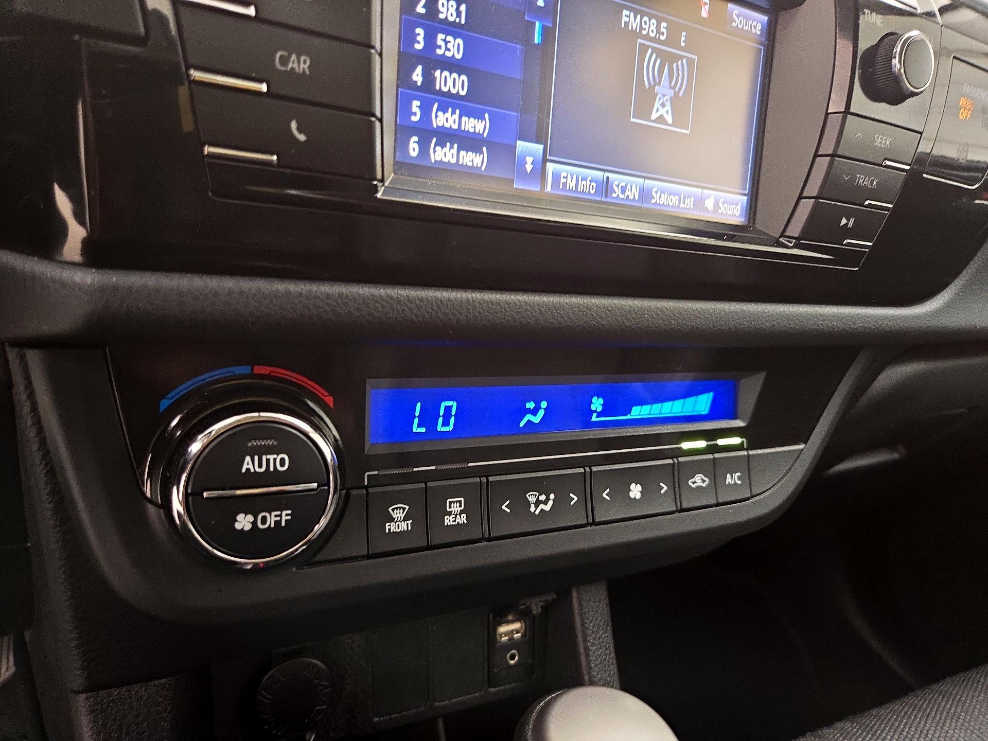 Thumbnail: 2015 Toyota Corolla - 16