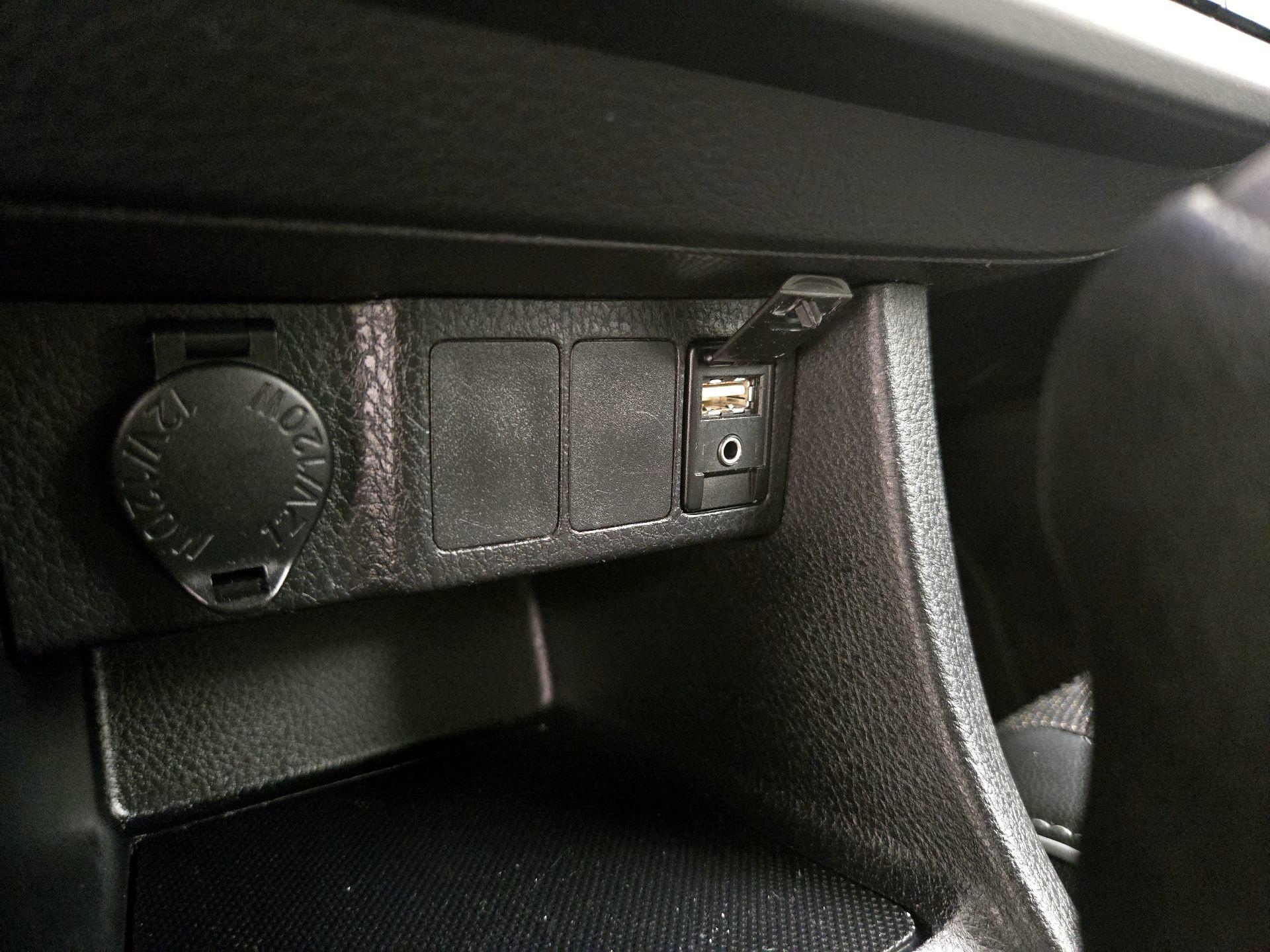 Thumbnail: 2015 Toyota Corolla - 18