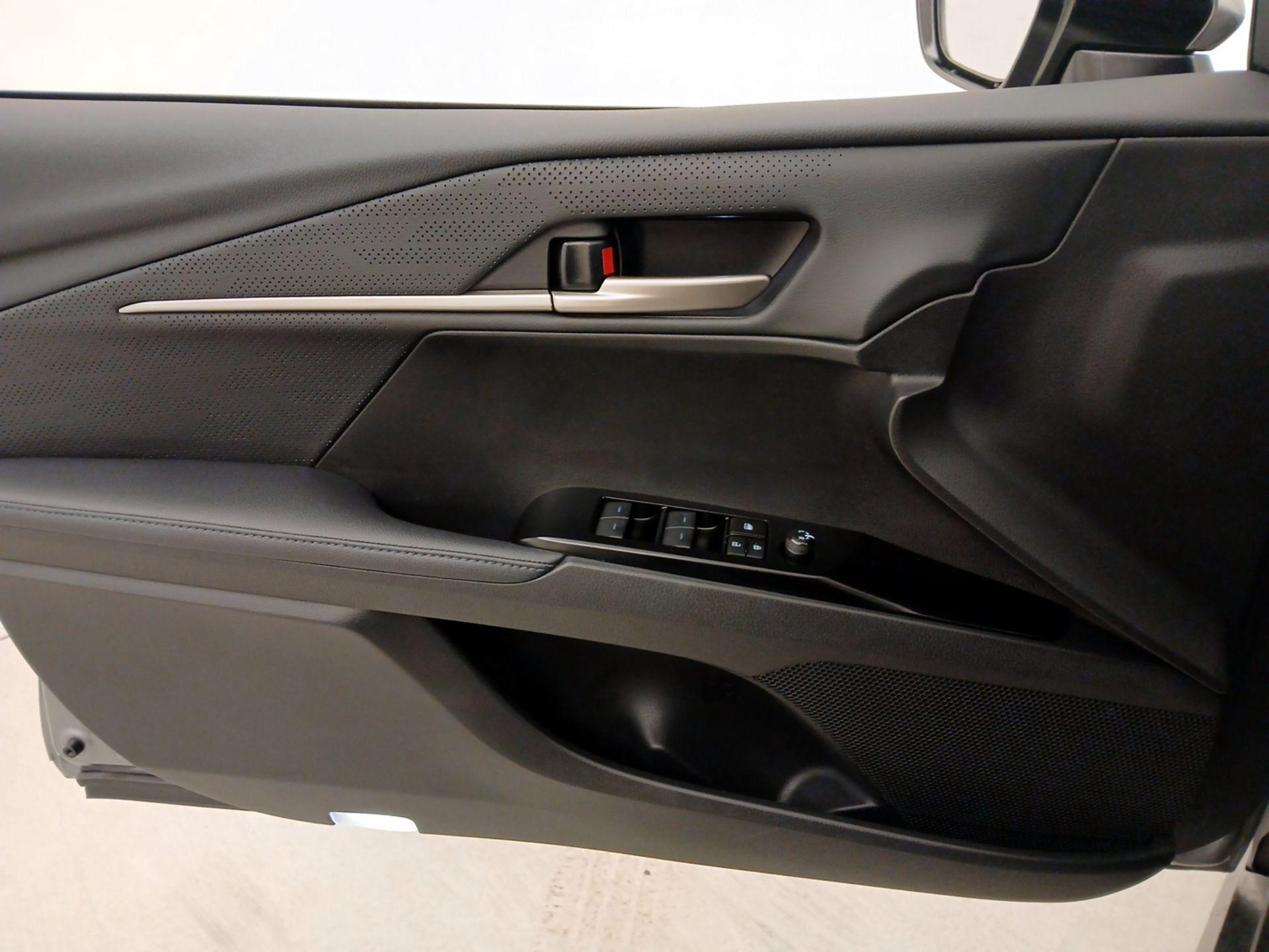 Thumbnail: 2025 Toyota Camry - 12