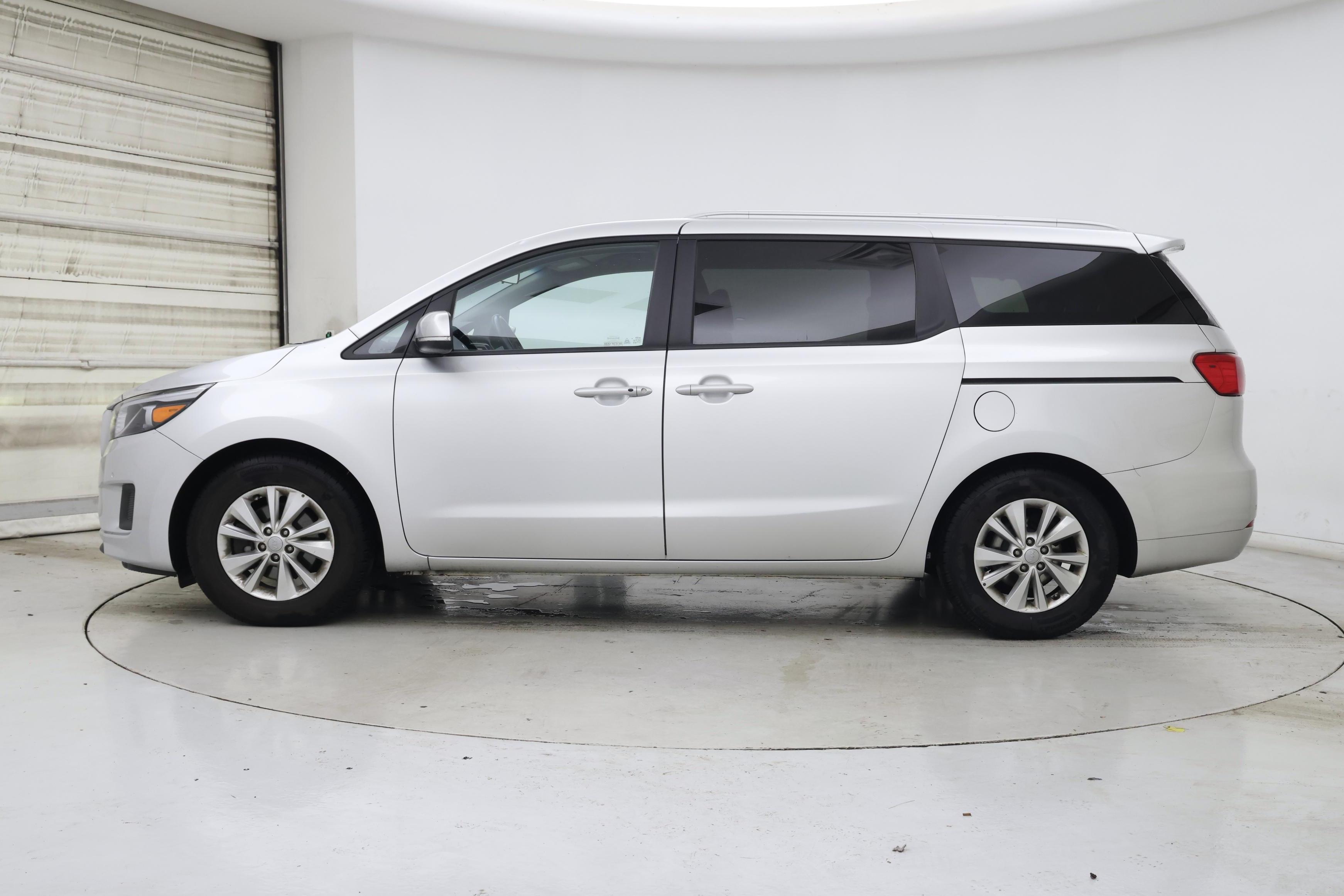 Thumbnail: 2017 Kia Sedona - 3
