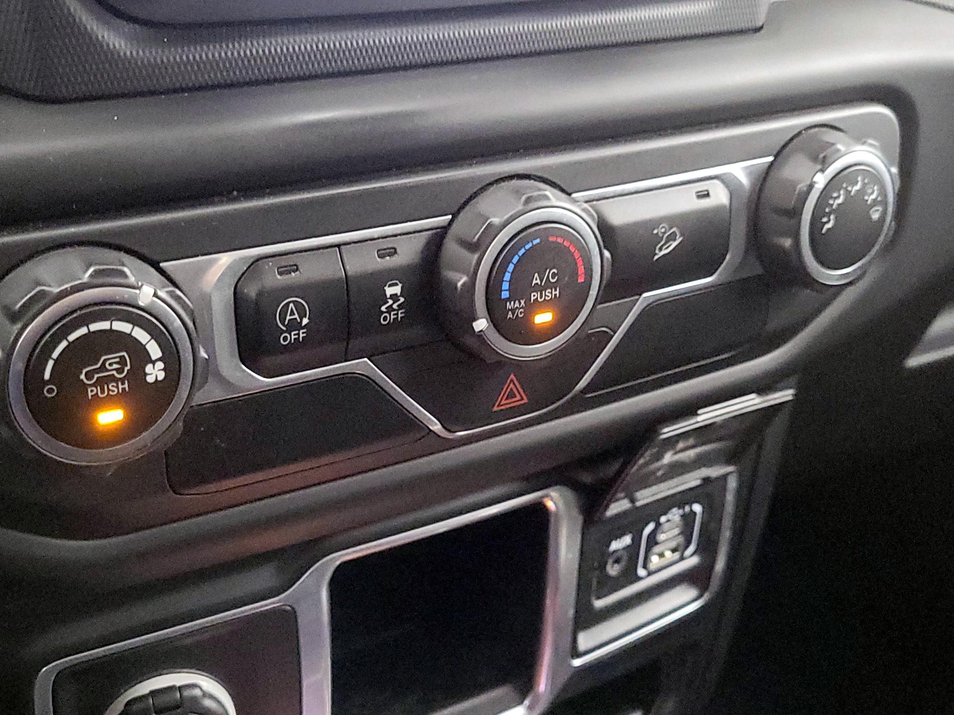 Thumbnail: 2018 Jeep Wrangler - 16