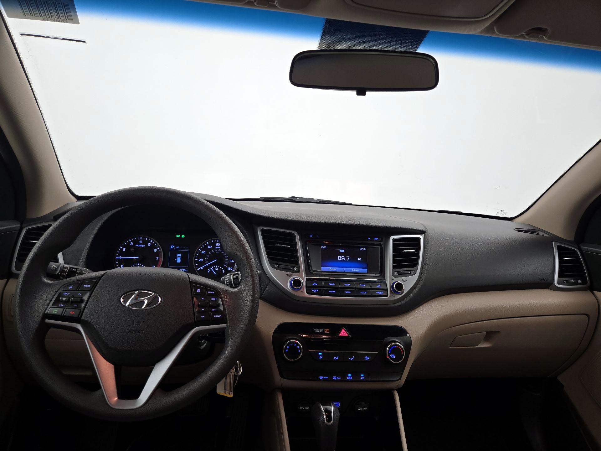 Thumbnail: 2016 Hyundai Tucson - 9