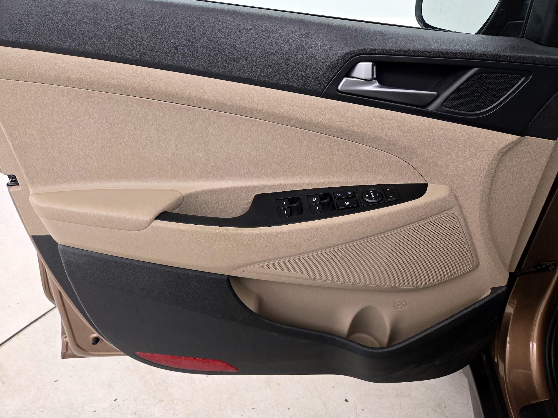 Thumbnail: 2016 Hyundai Tucson - 12