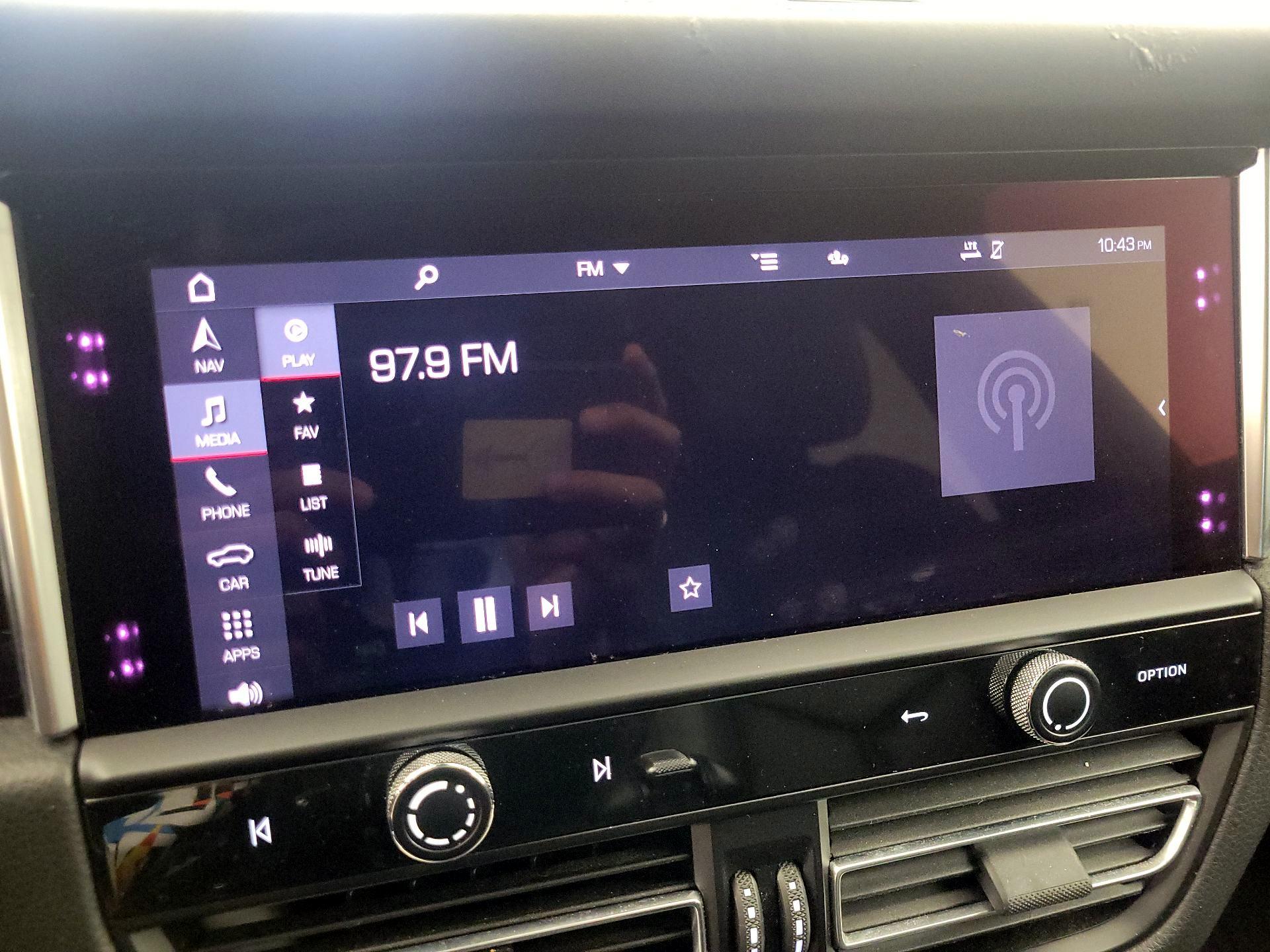 Thumbnail: 2022 Porsche Macan - 16