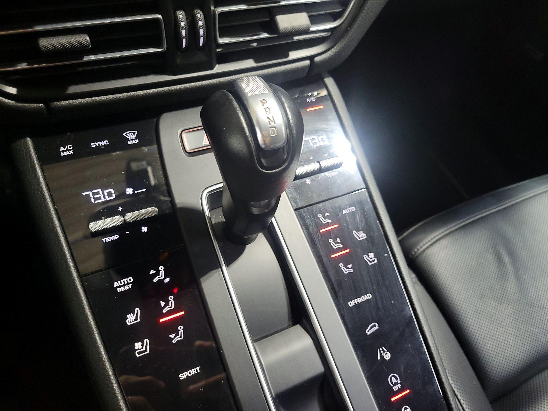 Thumbnail: 2022 Porsche Macan - 18