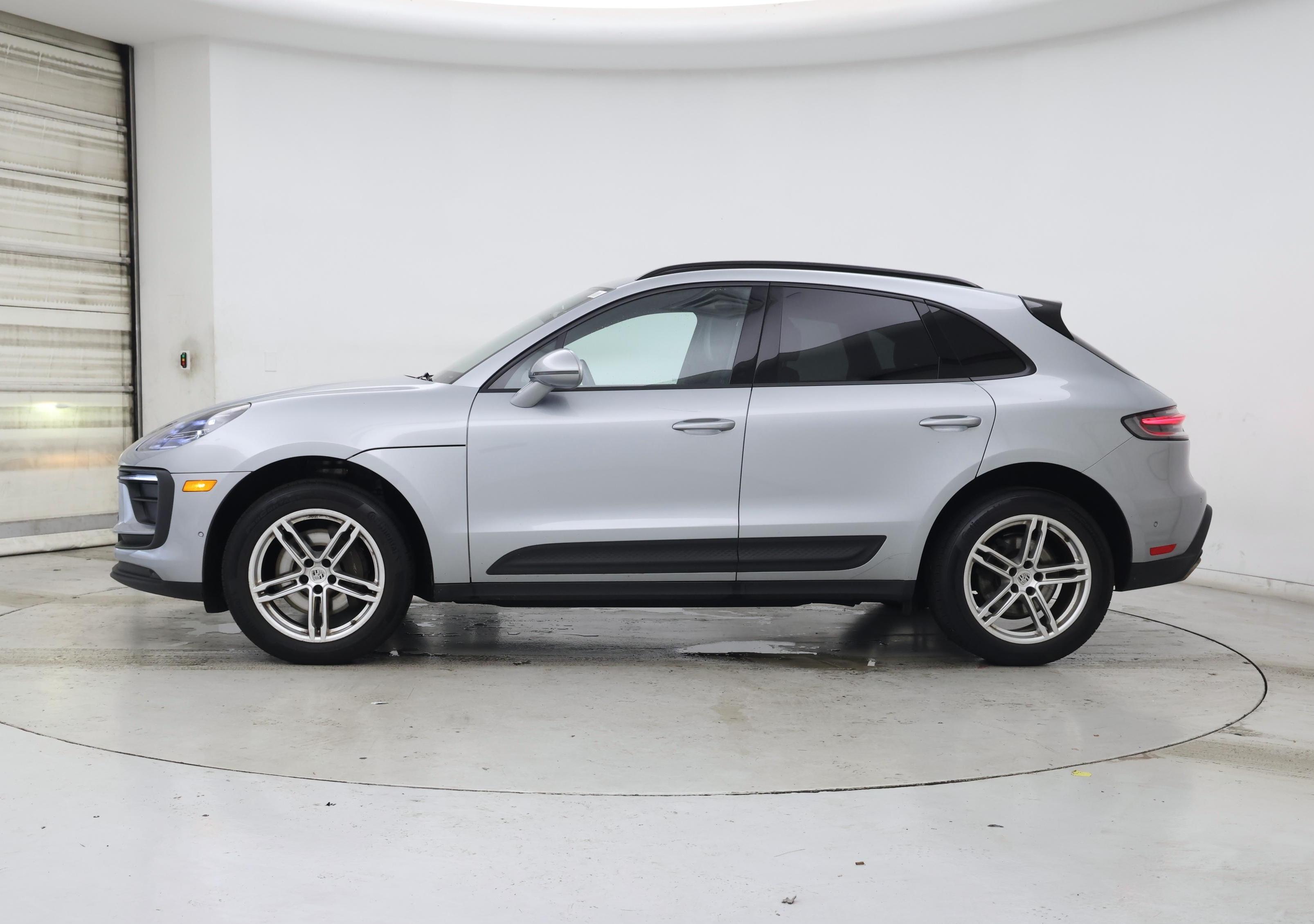 Thumbnail: 2022 Porsche Macan - 3