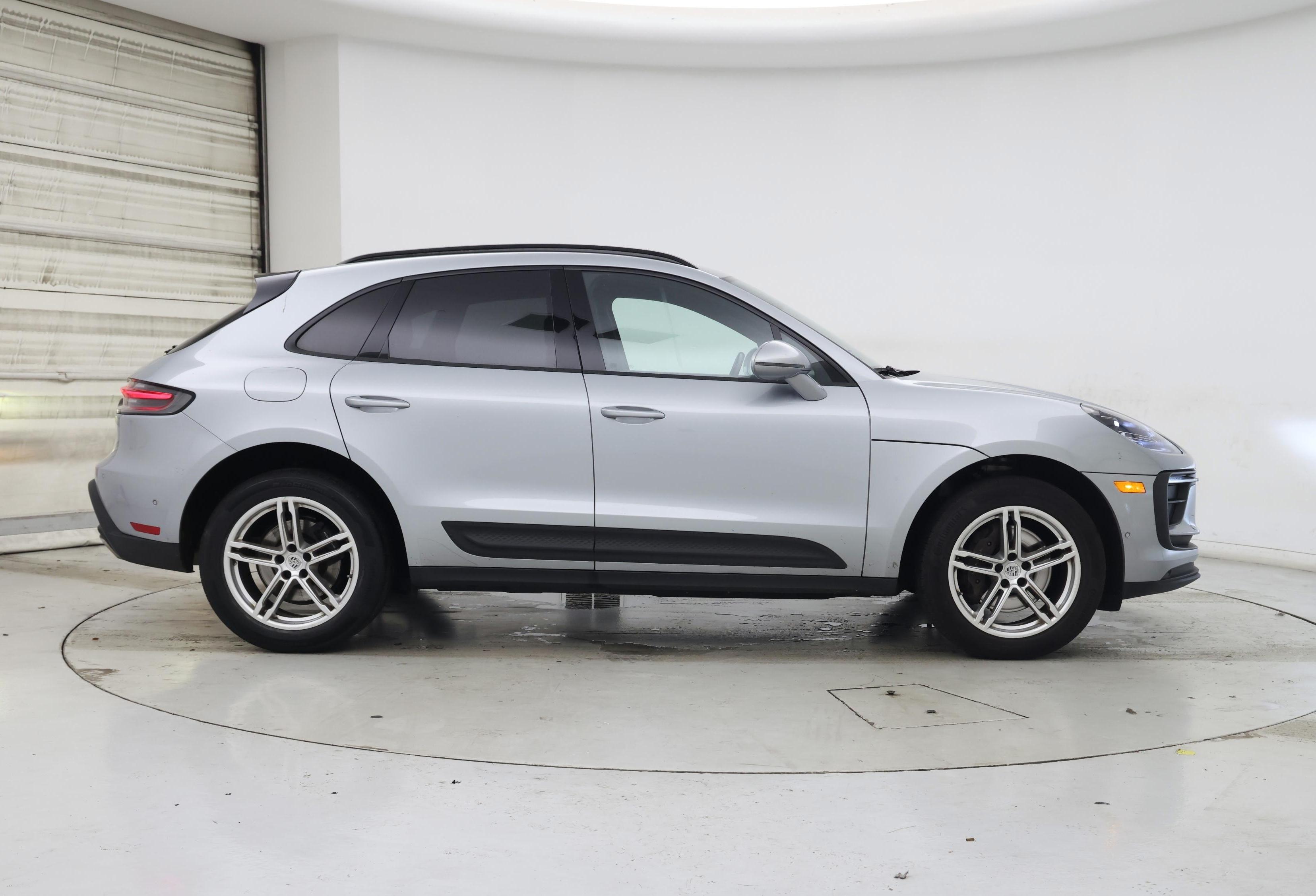 Thumbnail: 2022 Porsche Macan - 7