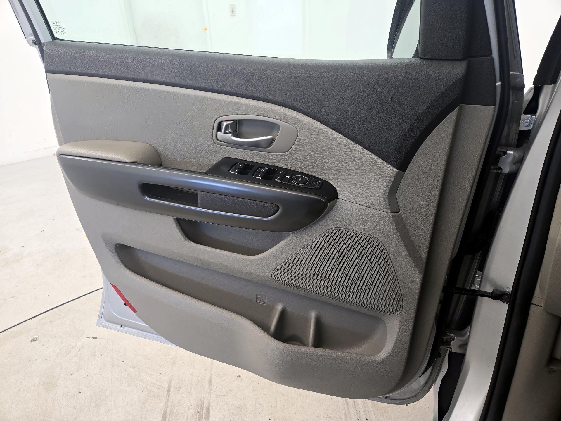 Thumbnail: 2018 Kia Sedona - 12