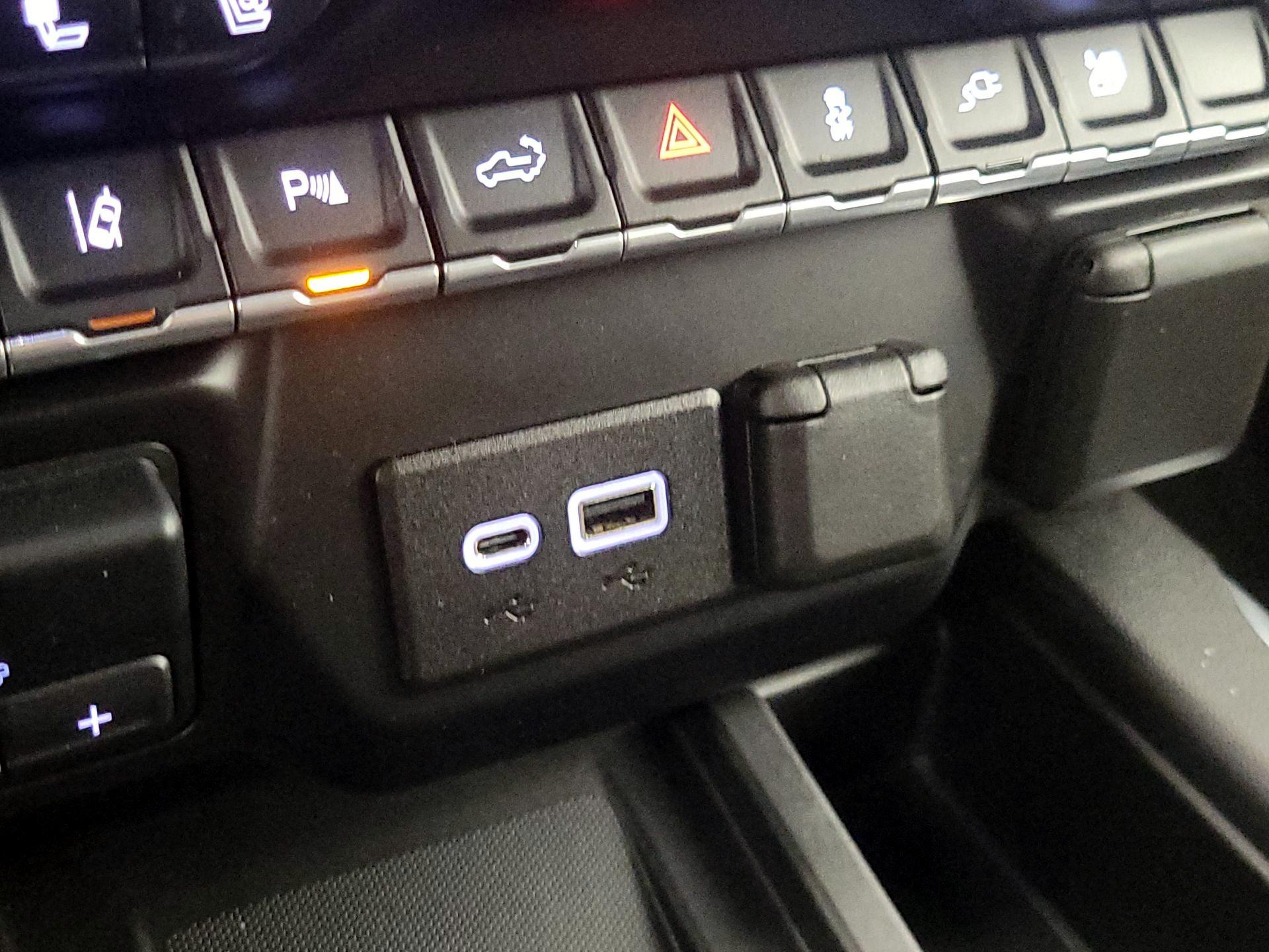 Thumbnail: 2020 Chevrolet Silverado 3500 - 16