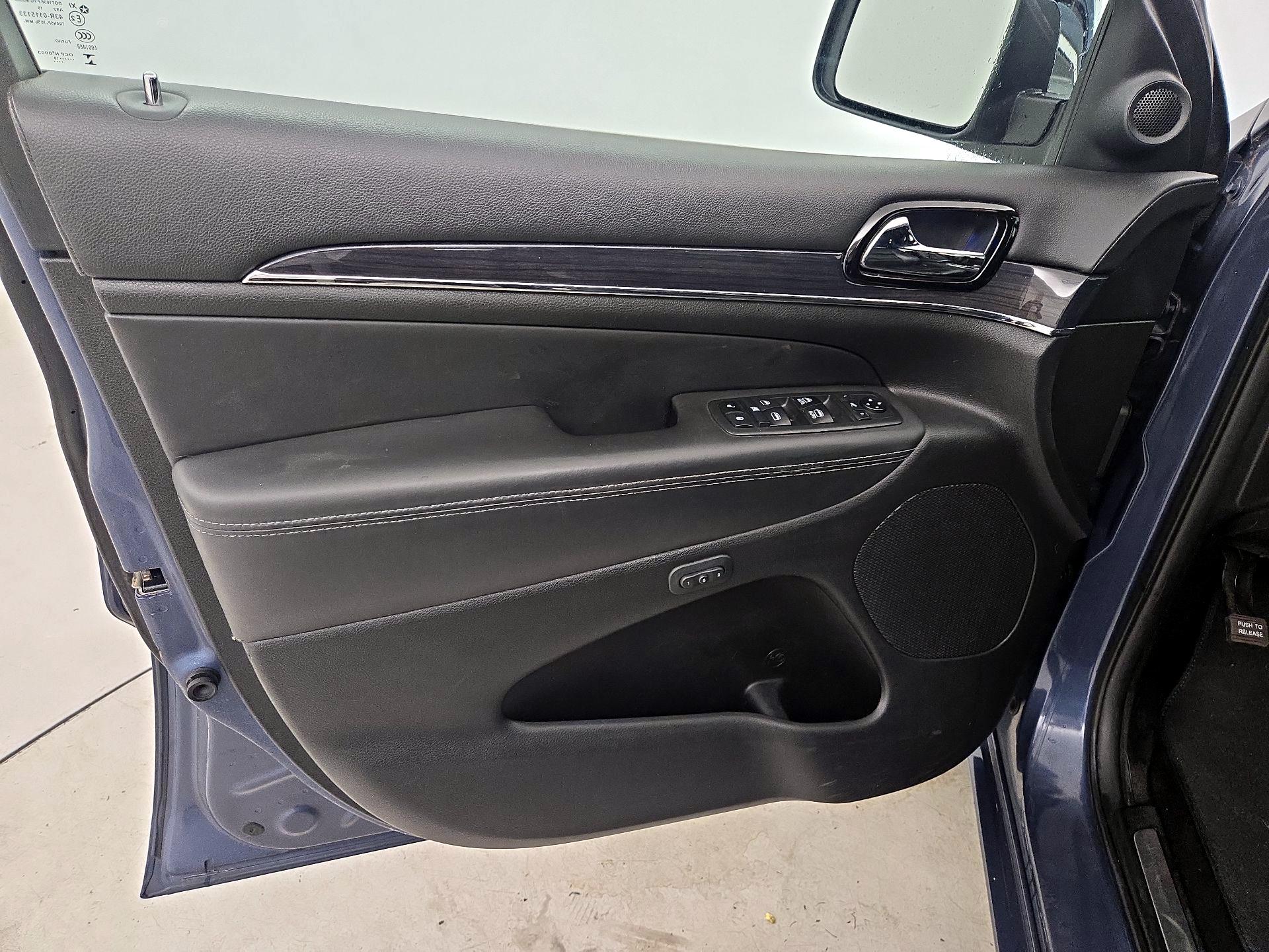 Thumbnail: 2019 Jeep Grand Cherokee - 12