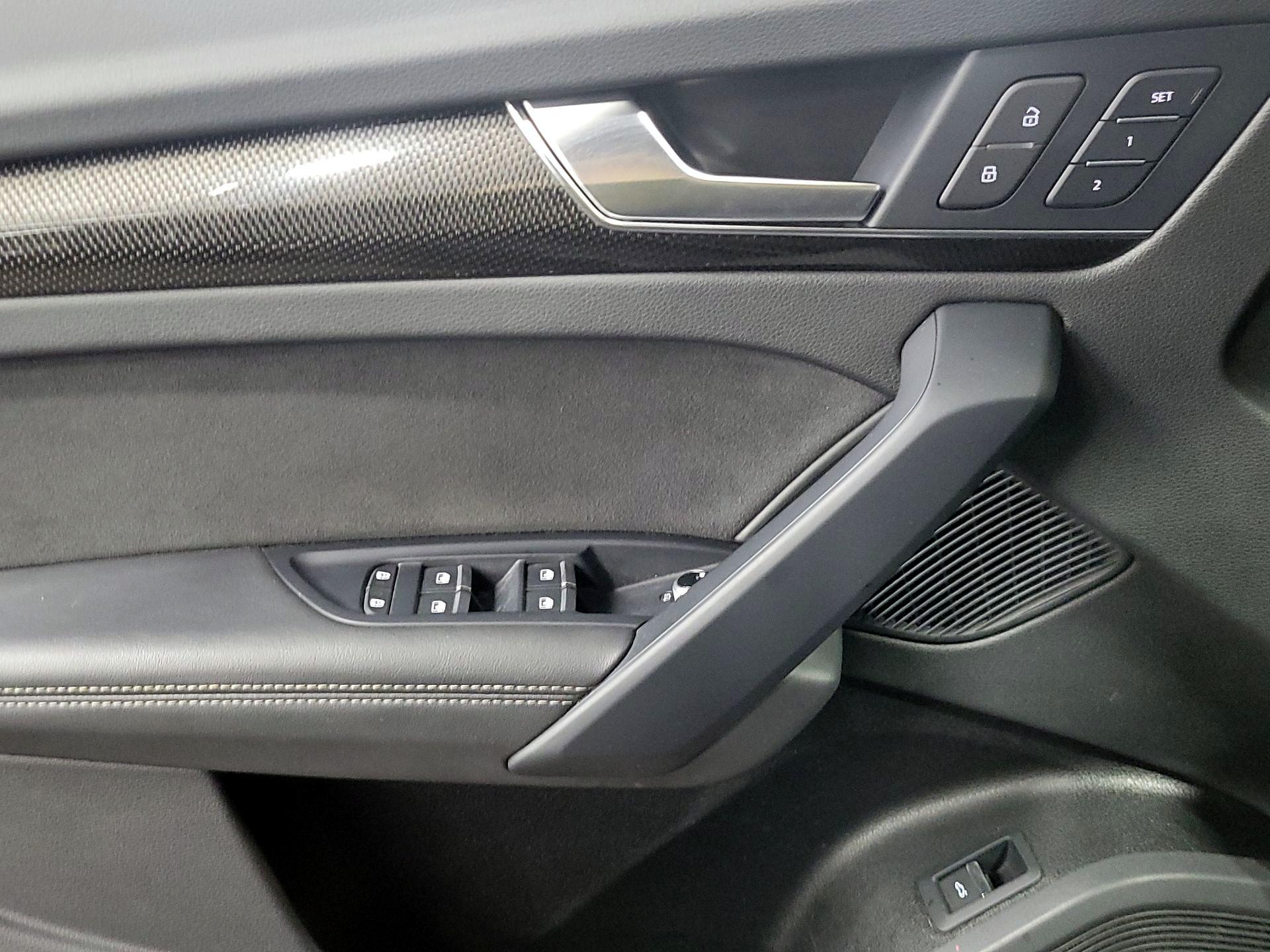 Thumbnail: 2022 Audi SQ5 - 10