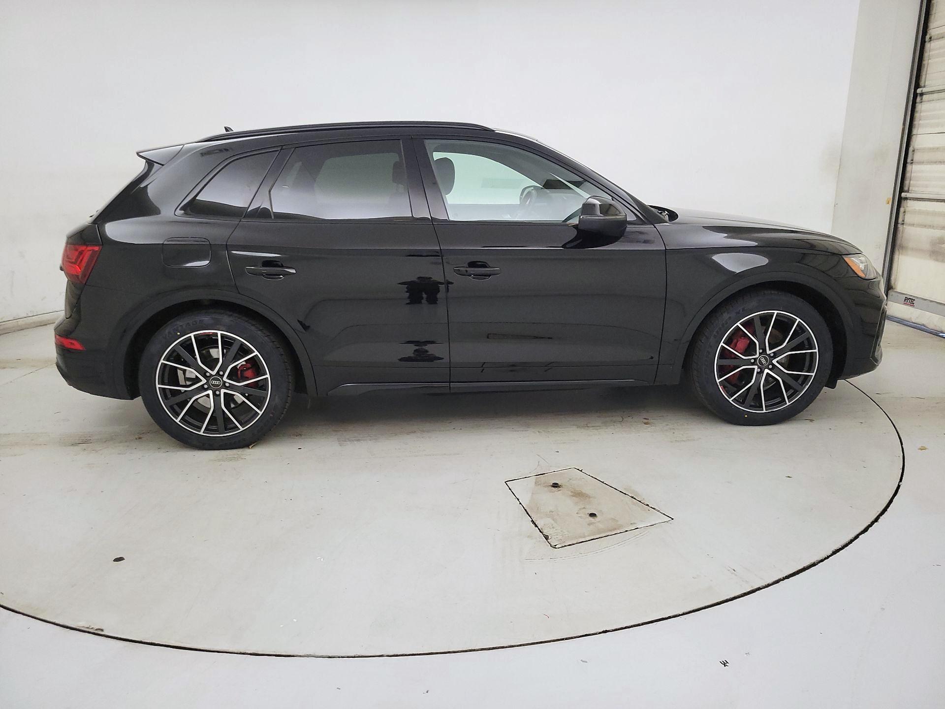 Thumbnail: 2022 Audi SQ5 - 4