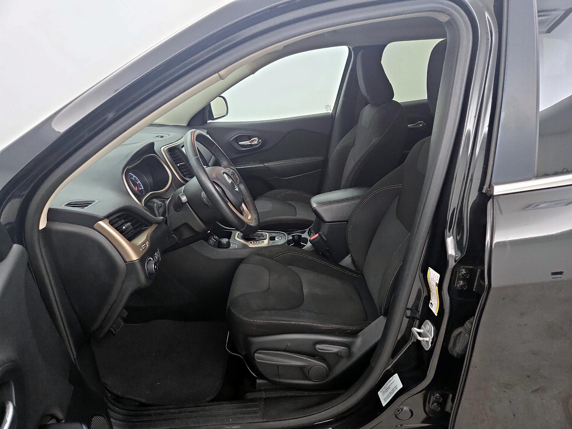 Thumbnail: 2015 Jeep Cherokee - 11