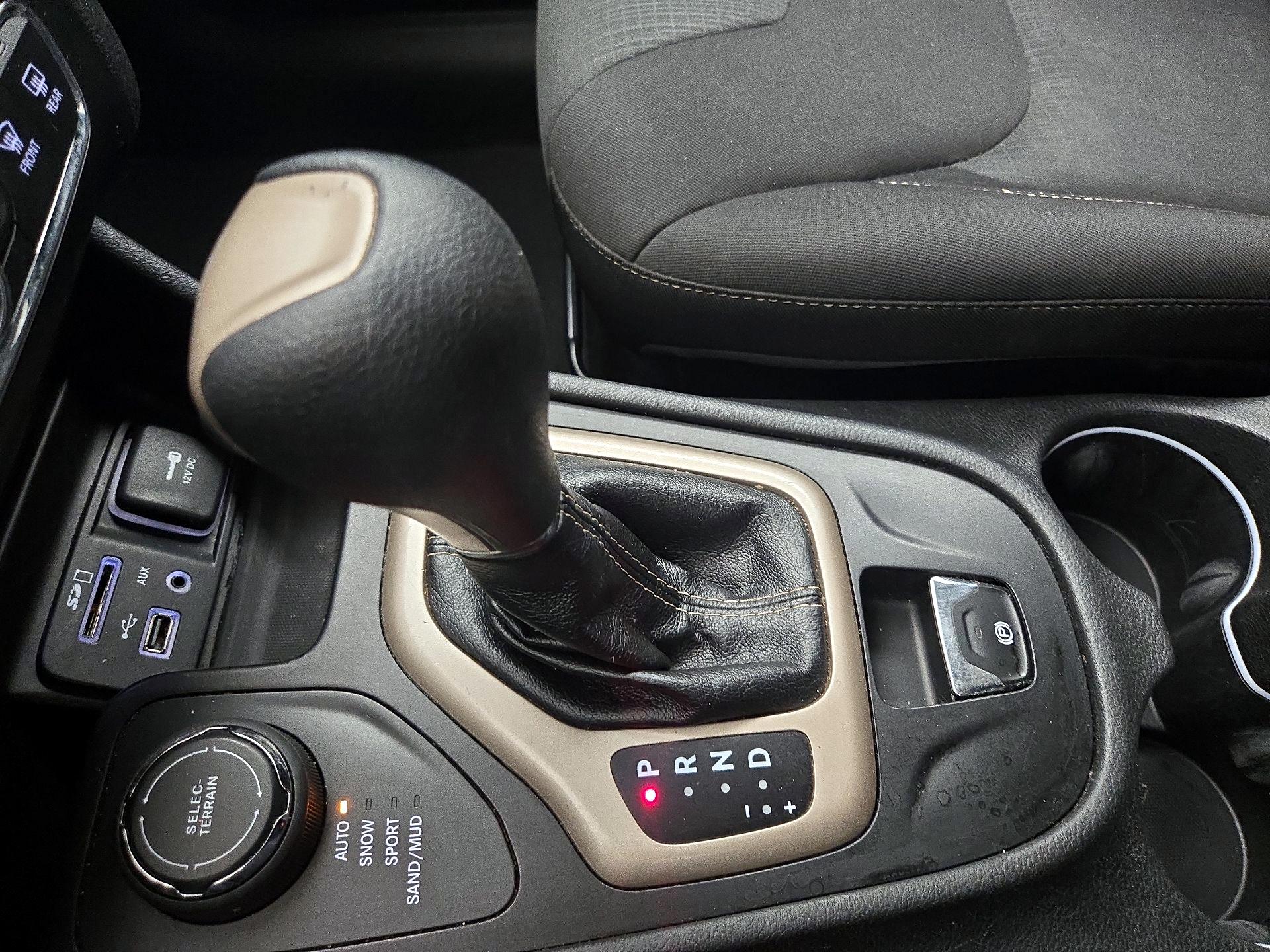 Thumbnail: 2015 Jeep Cherokee - 18