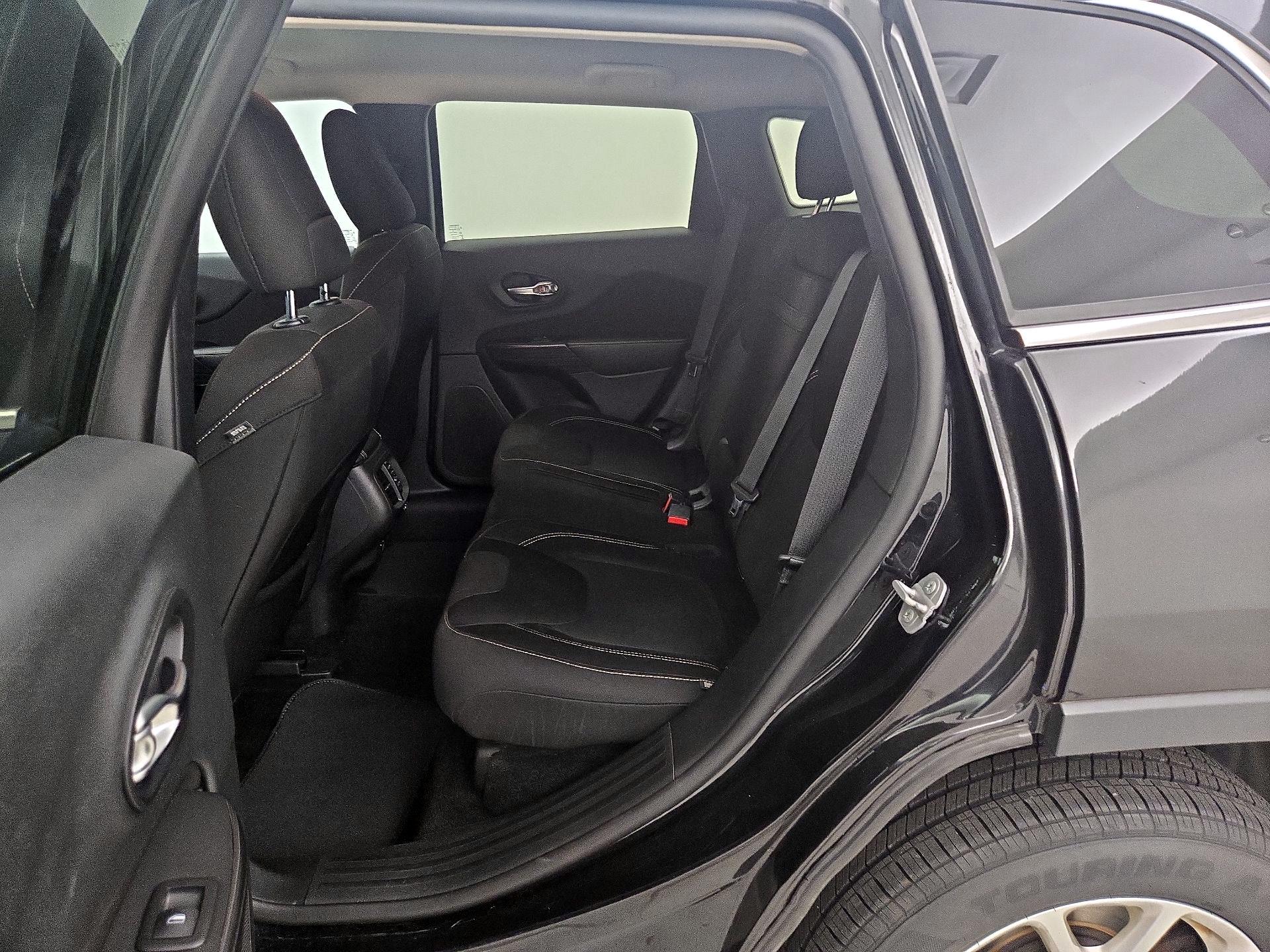 Thumbnail: 2015 Jeep Cherokee - 20