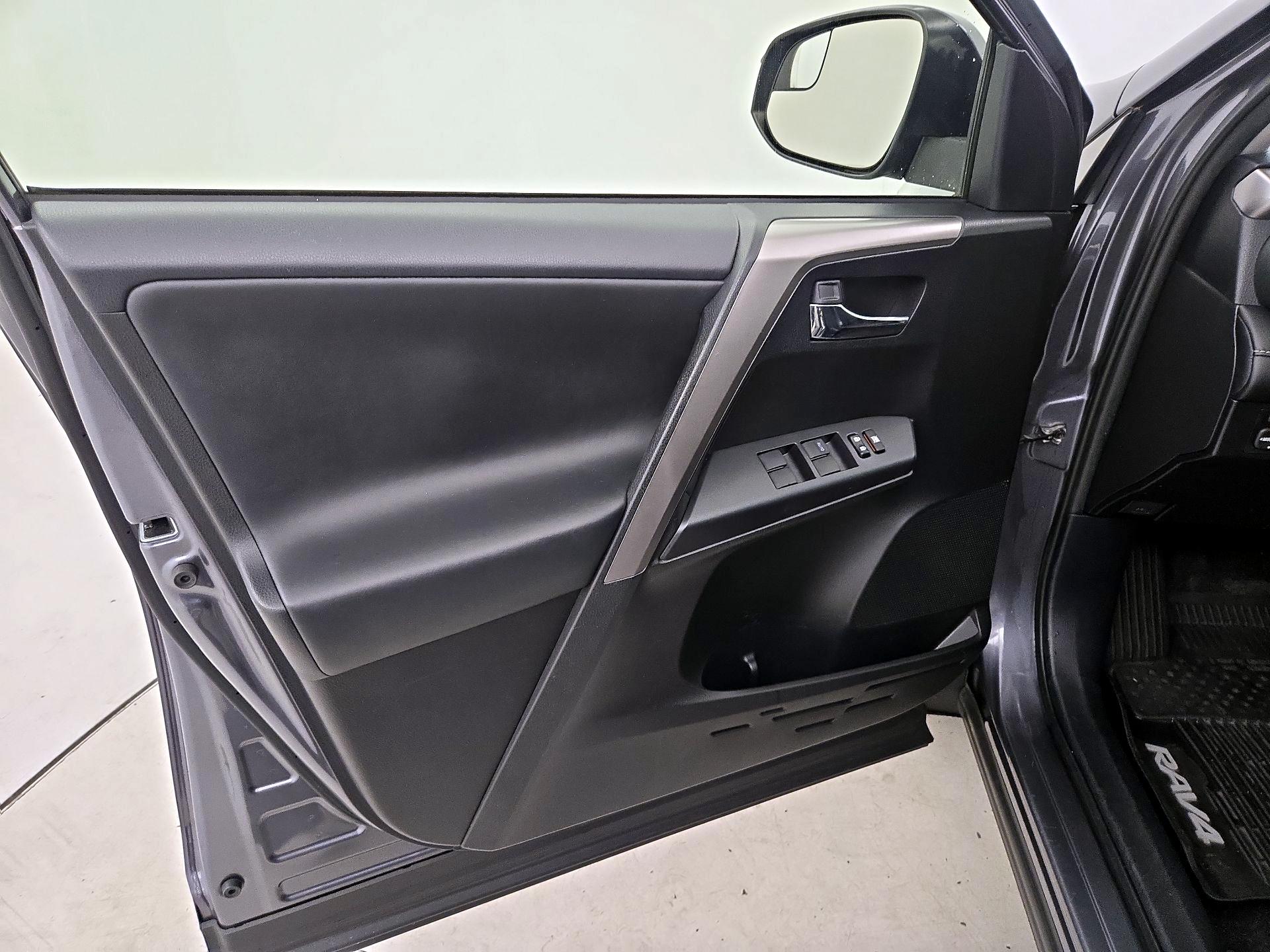 Thumbnail: 2017 Toyota RAV4 - 12