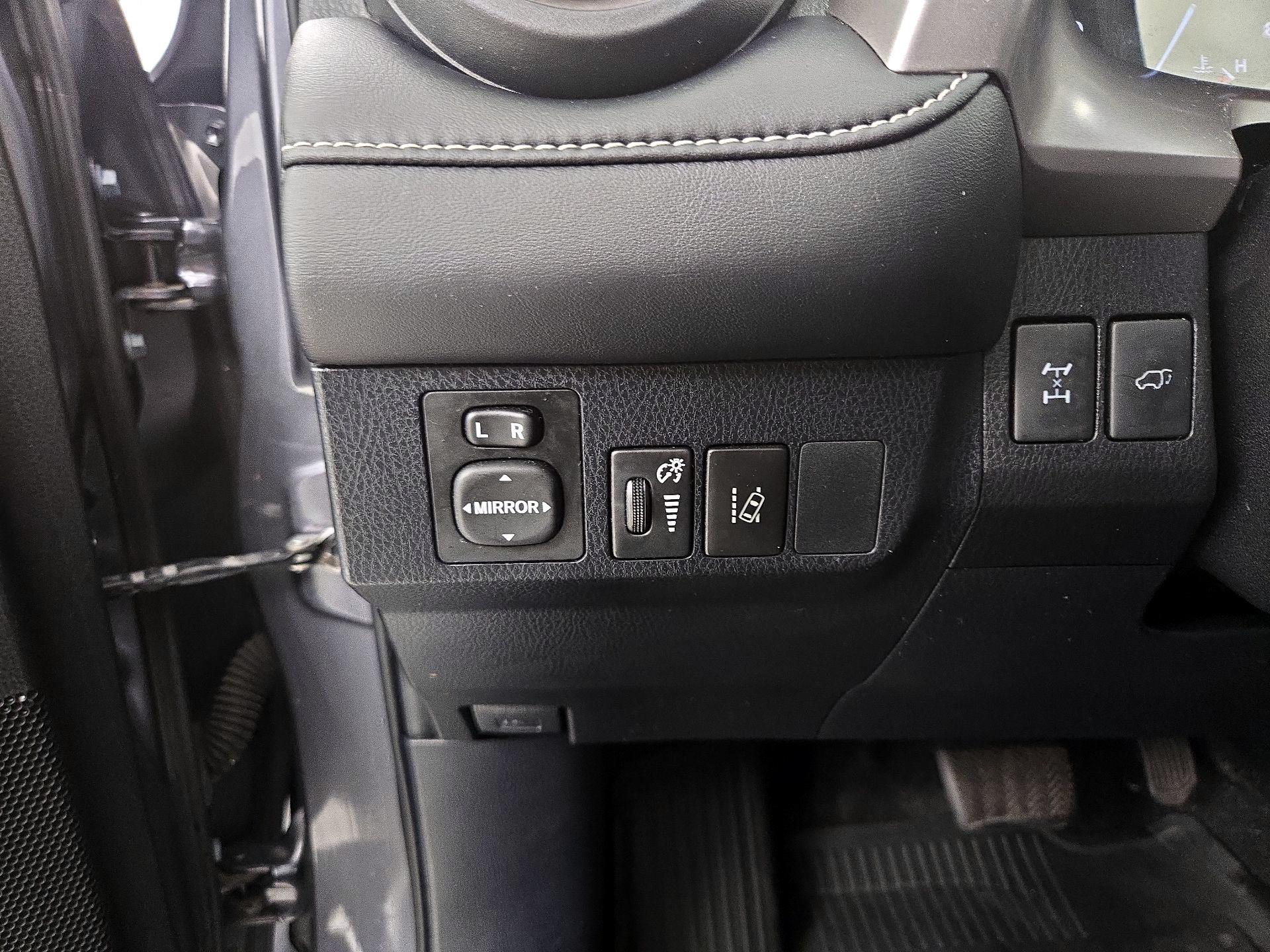 Thumbnail: 2017 Toyota RAV4 - 13