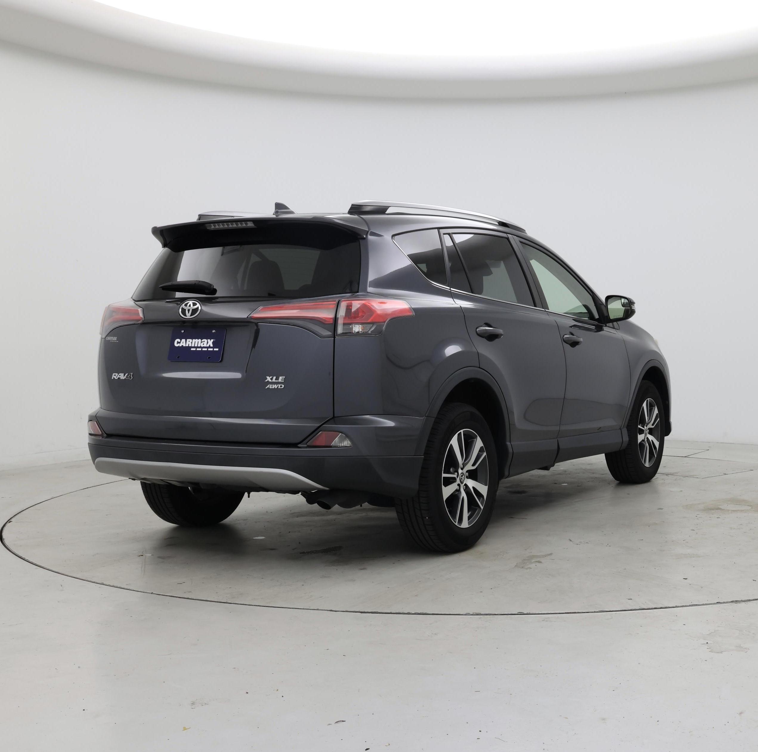 Thumbnail: 2017 Toyota RAV4 - 8