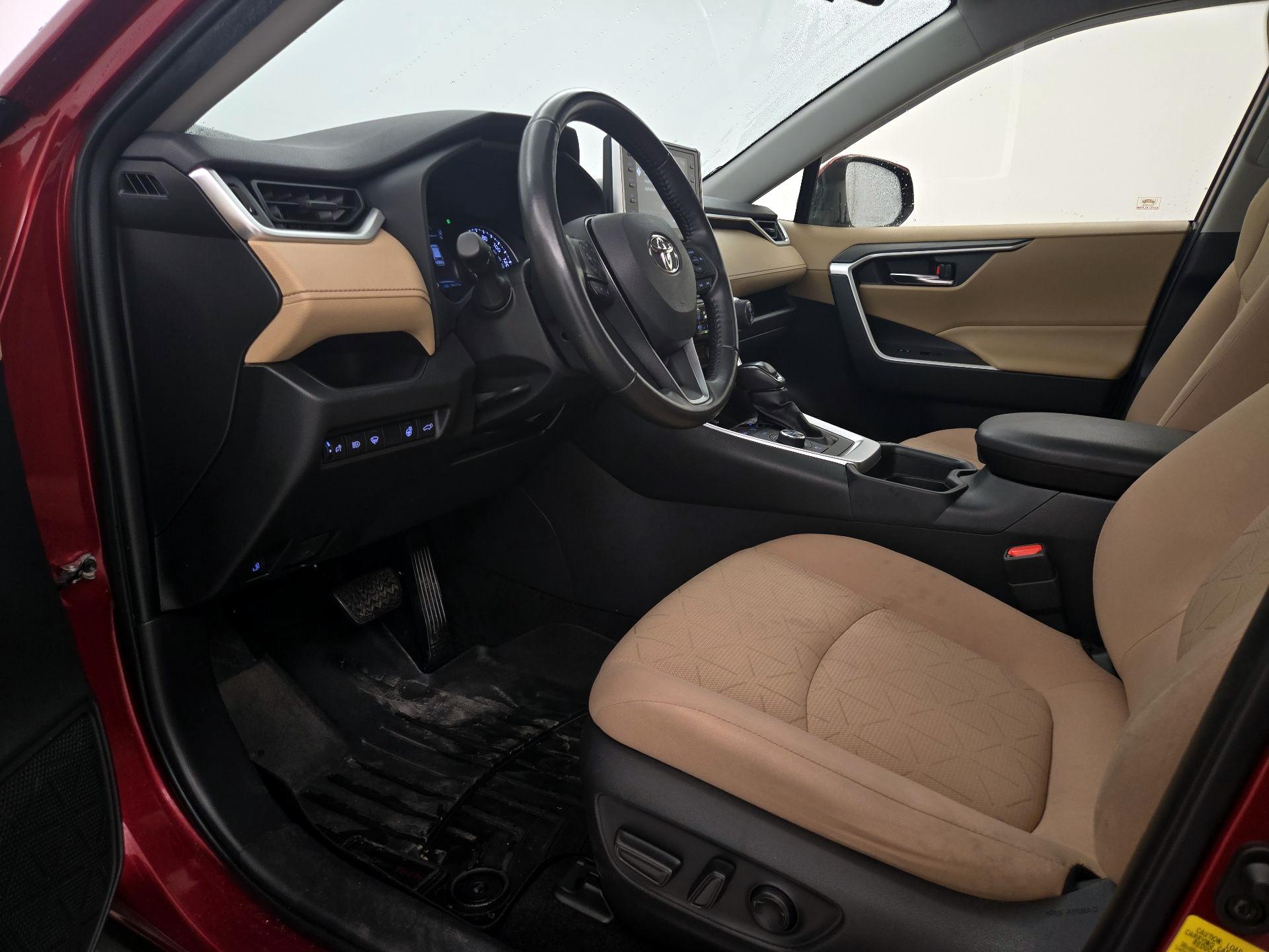 Thumbnail: 2021 Toyota RAV4 - 11
