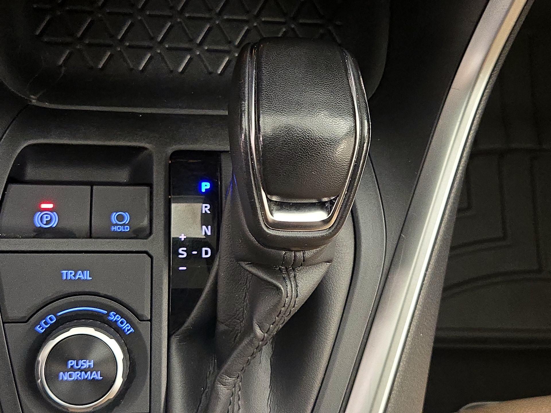 Thumbnail: 2021 Toyota RAV4 - 17