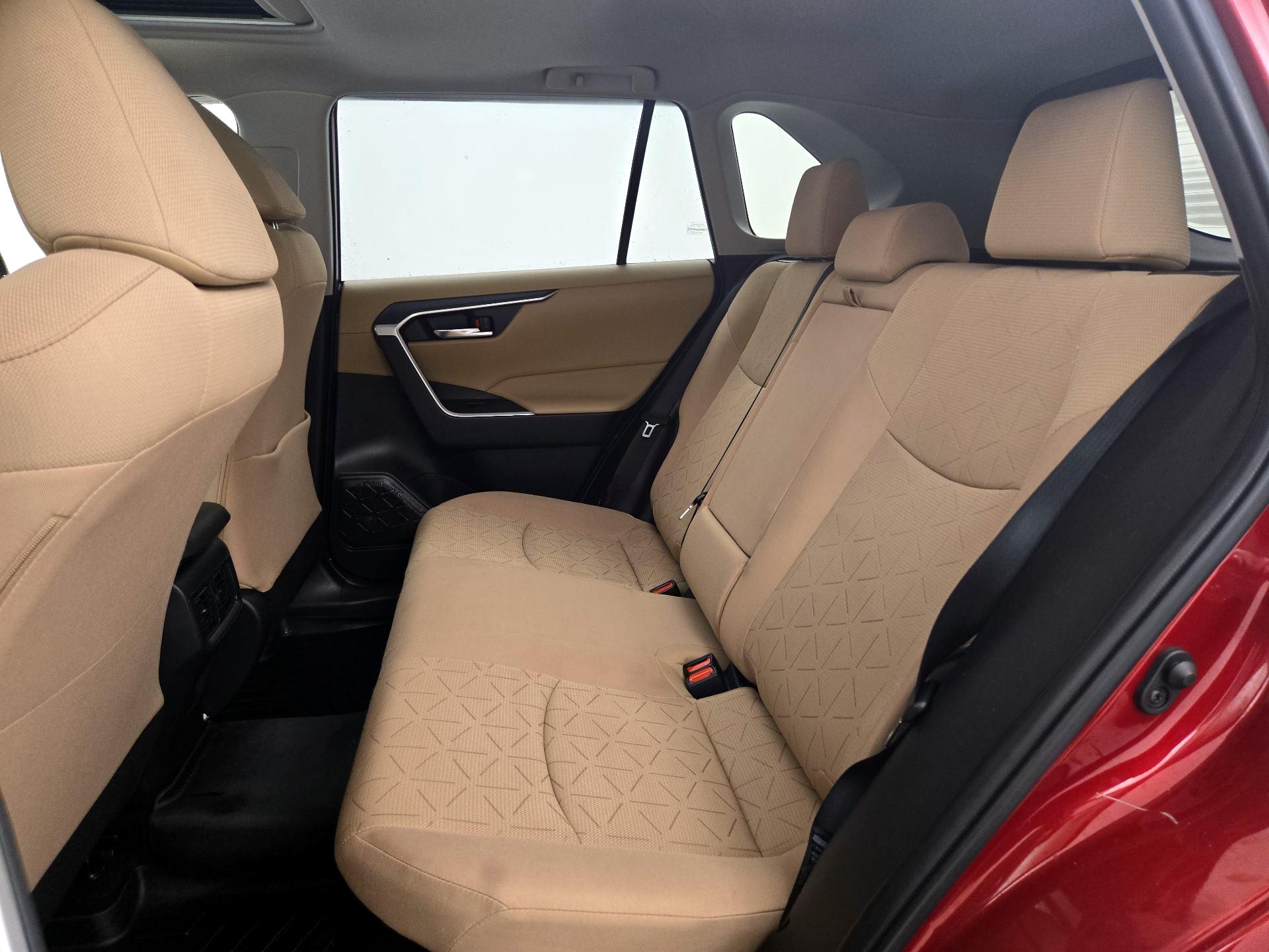 Thumbnail: 2021 Toyota RAV4 - 20