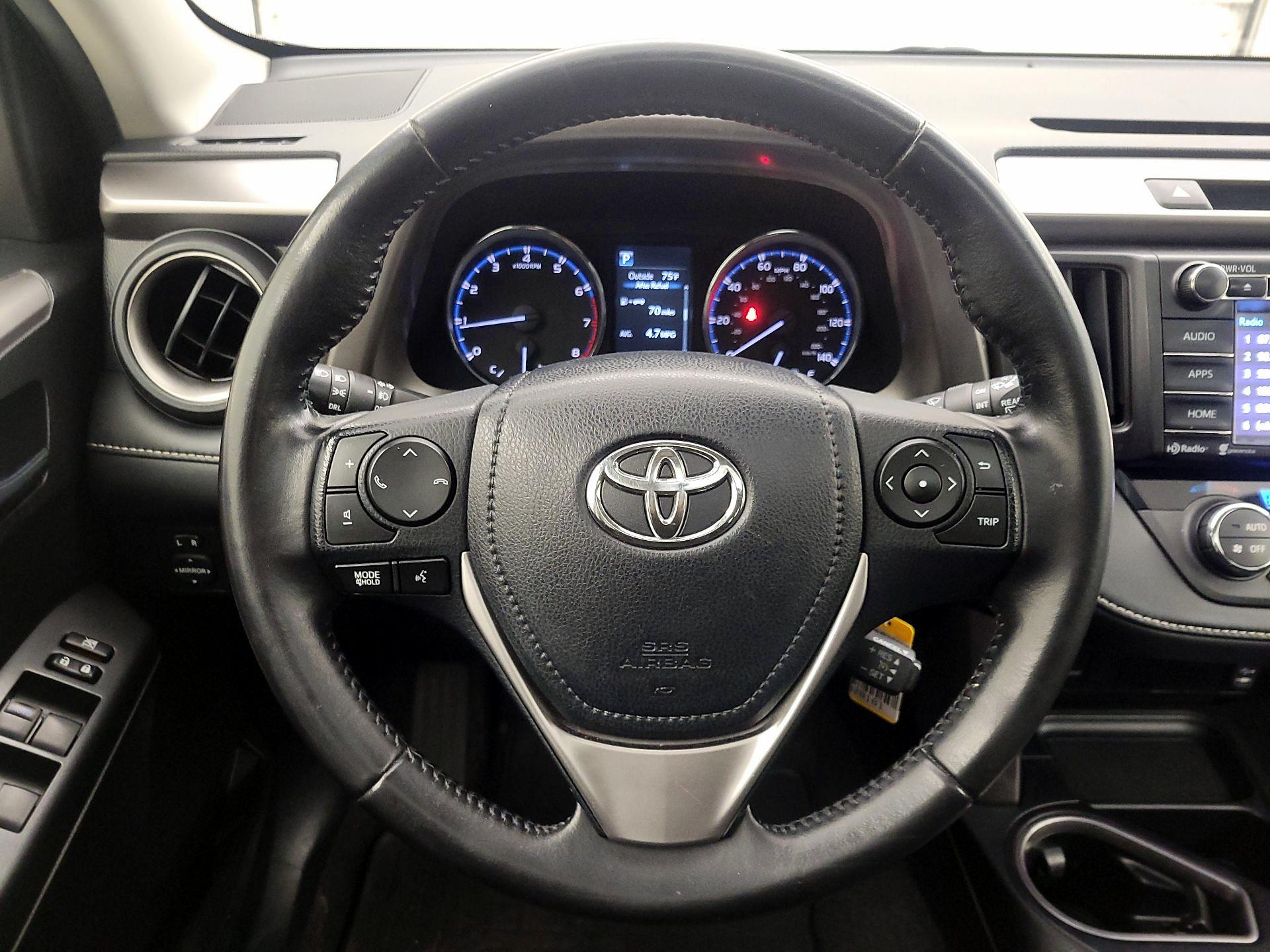 Thumbnail: 2016 Toyota RAV4 - 10