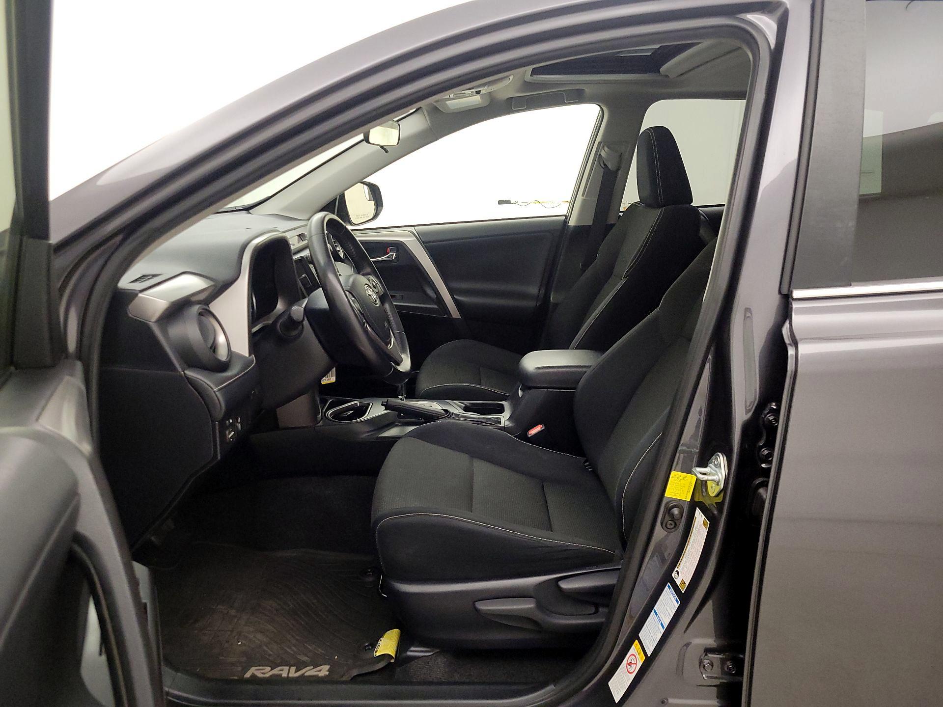 Thumbnail: 2016 Toyota RAV4 - 11