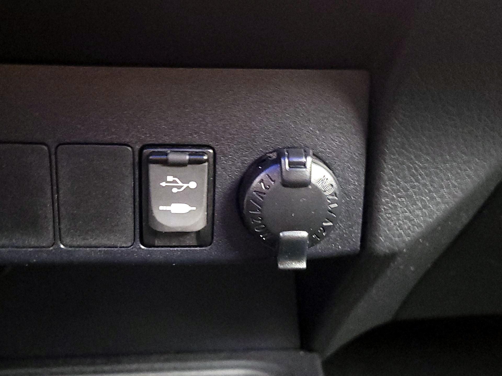 Thumbnail: 2016 Toyota RAV4 - 18
