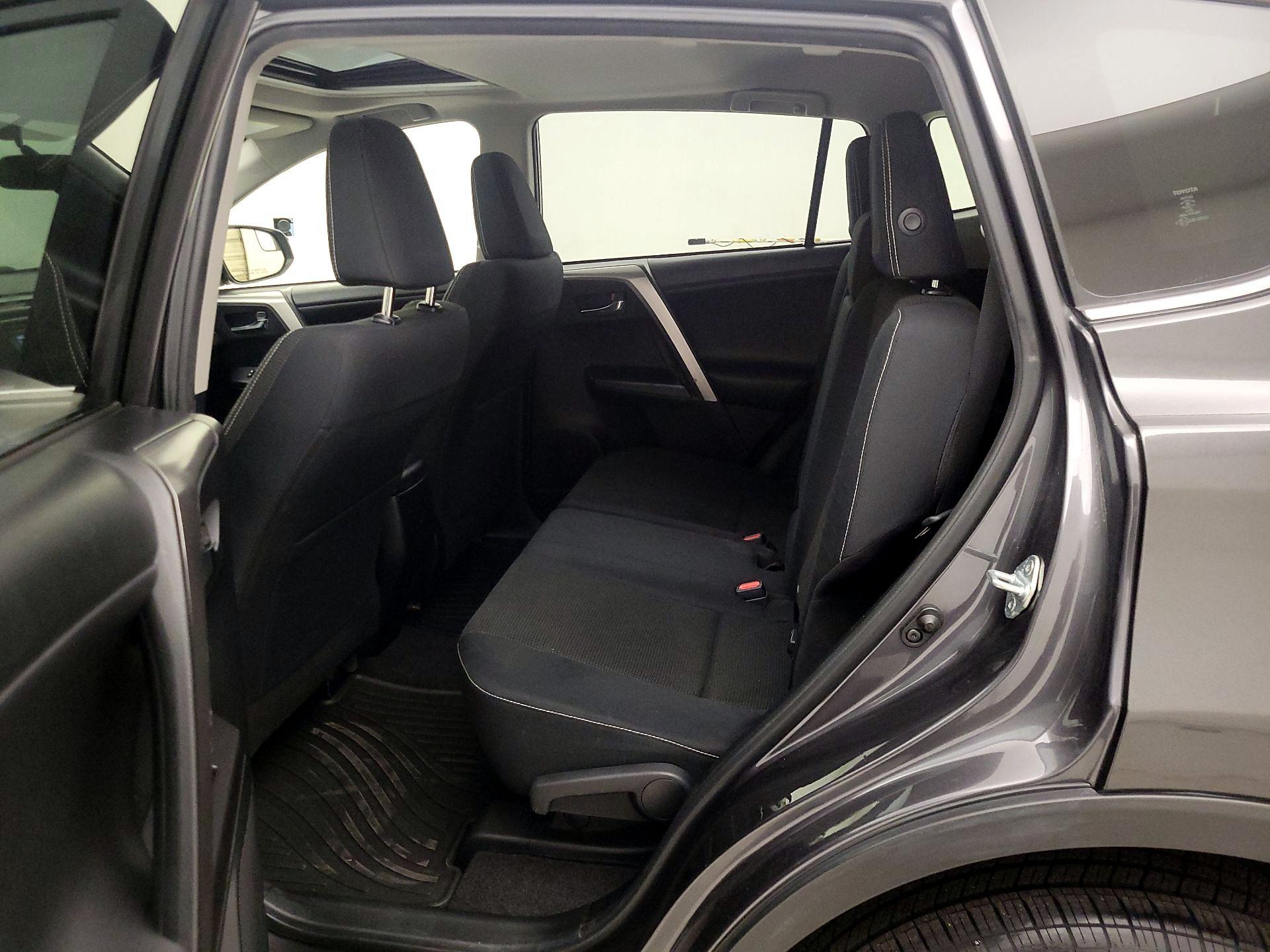 Thumbnail: 2016 Toyota RAV4 - 20