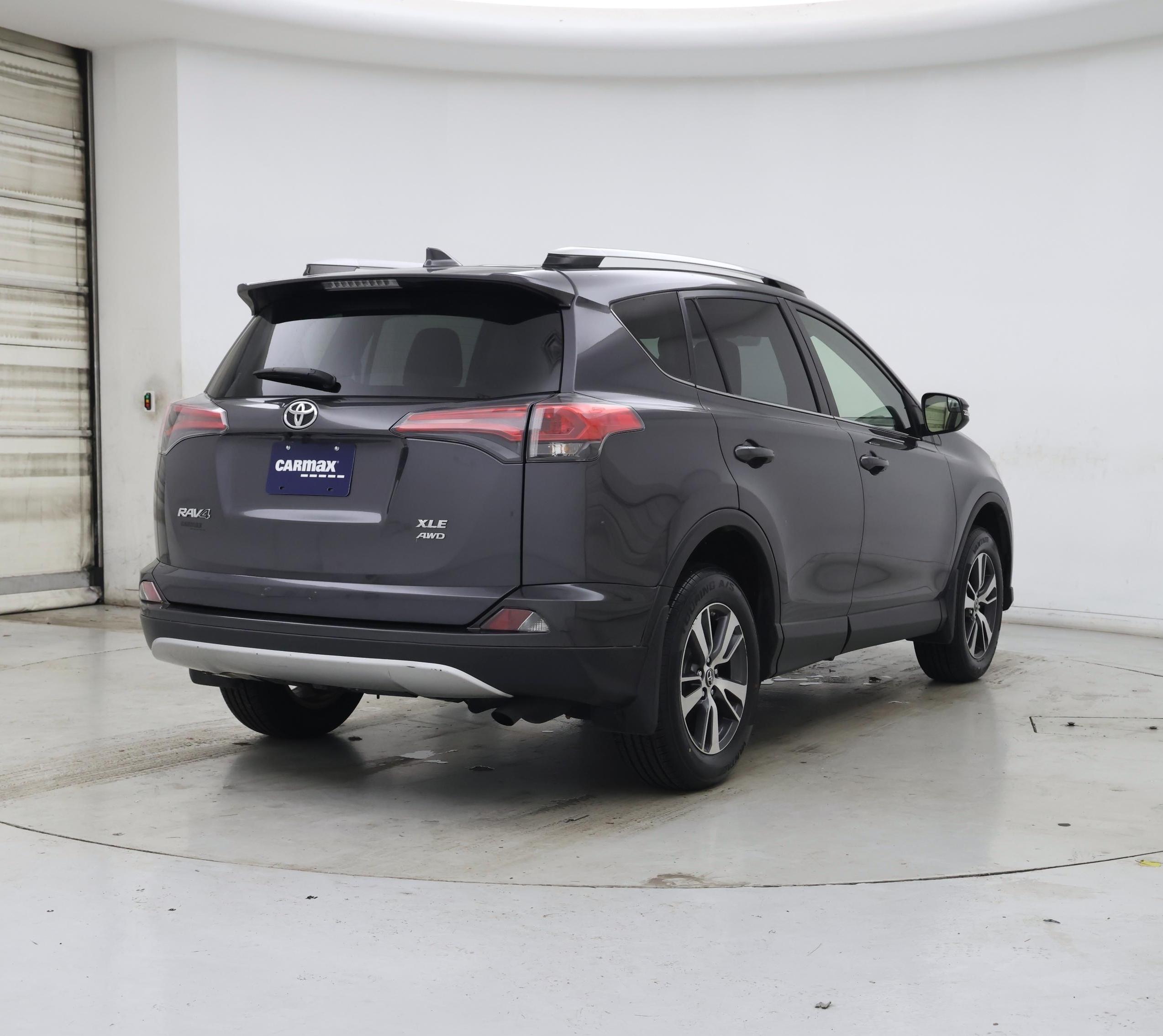 Thumbnail: 2016 Toyota RAV4 - 8