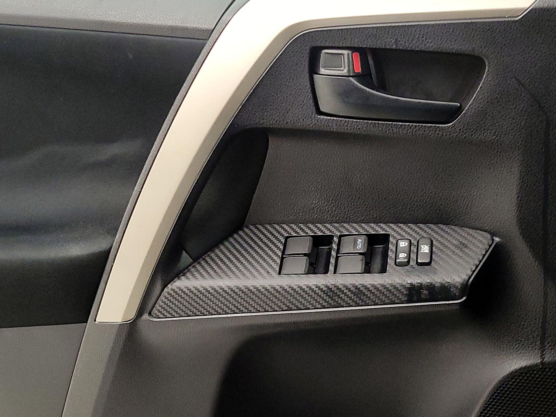 Thumbnail: 2014 Toyota RAV4 - 12
