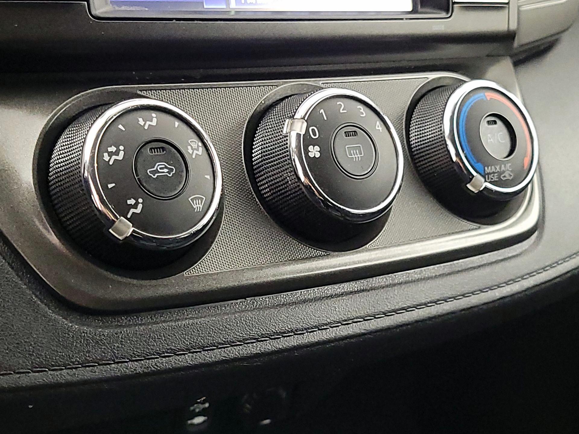 Thumbnail: 2014 Toyota RAV4 - 16
