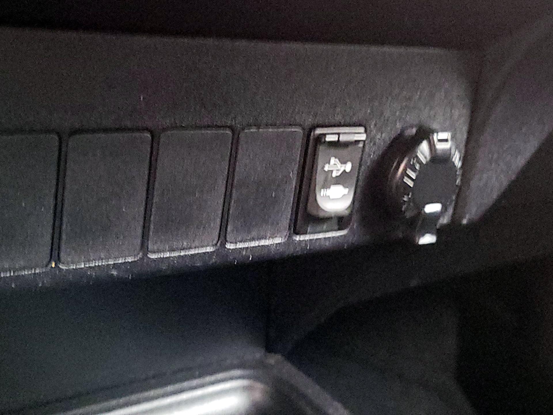 Thumbnail: 2014 Toyota RAV4 - 18