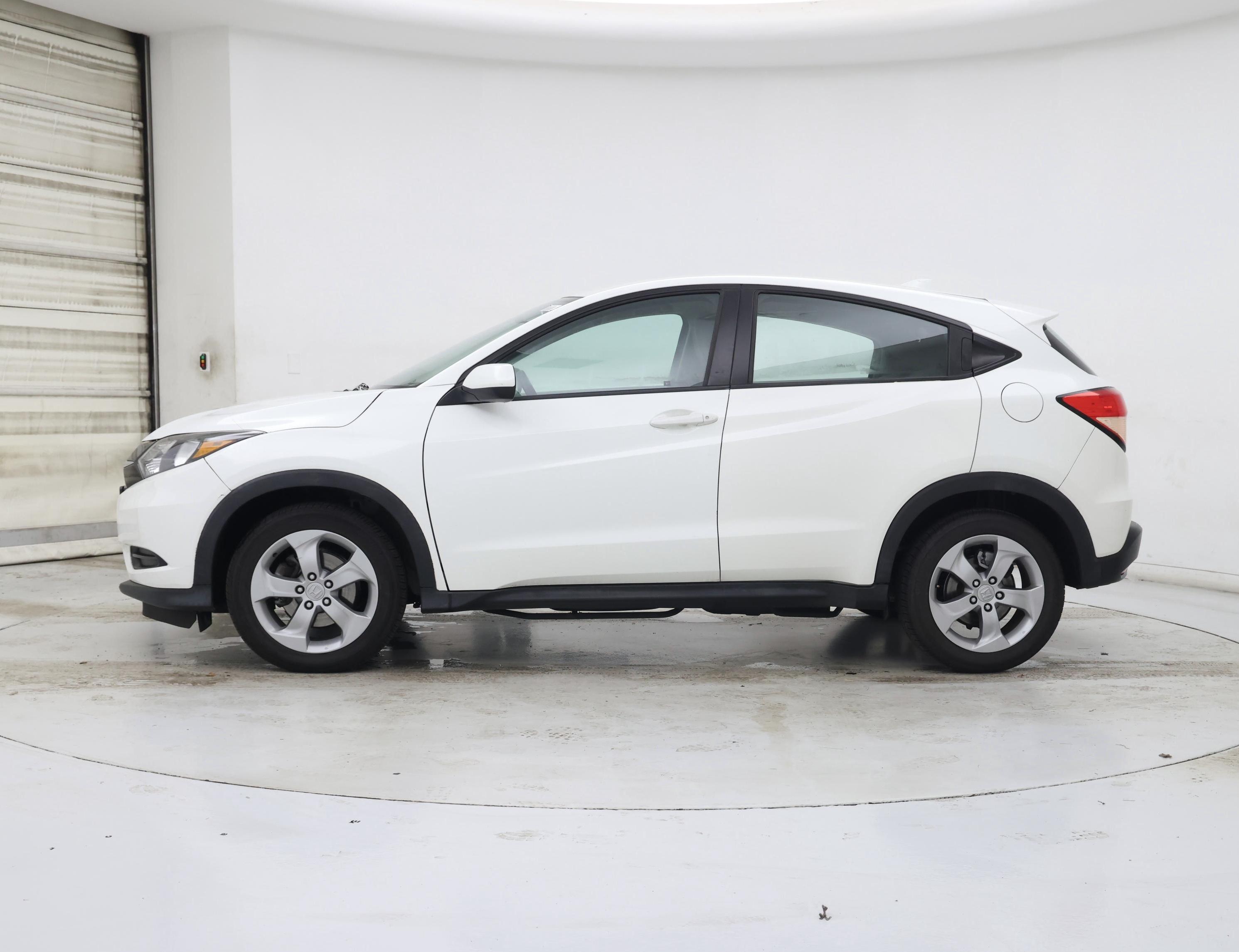 Thumbnail: 2017 Honda HR-V - 3
