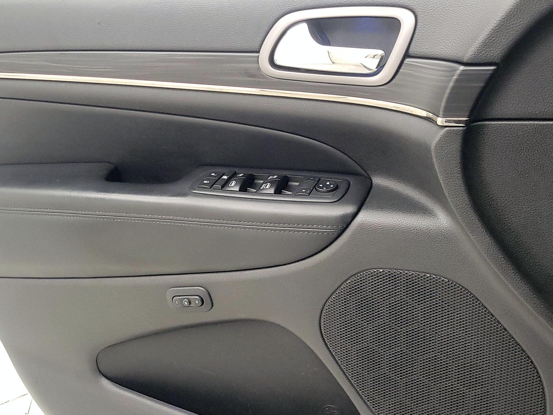 Thumbnail: 2020 Jeep Grand Cherokee - 12