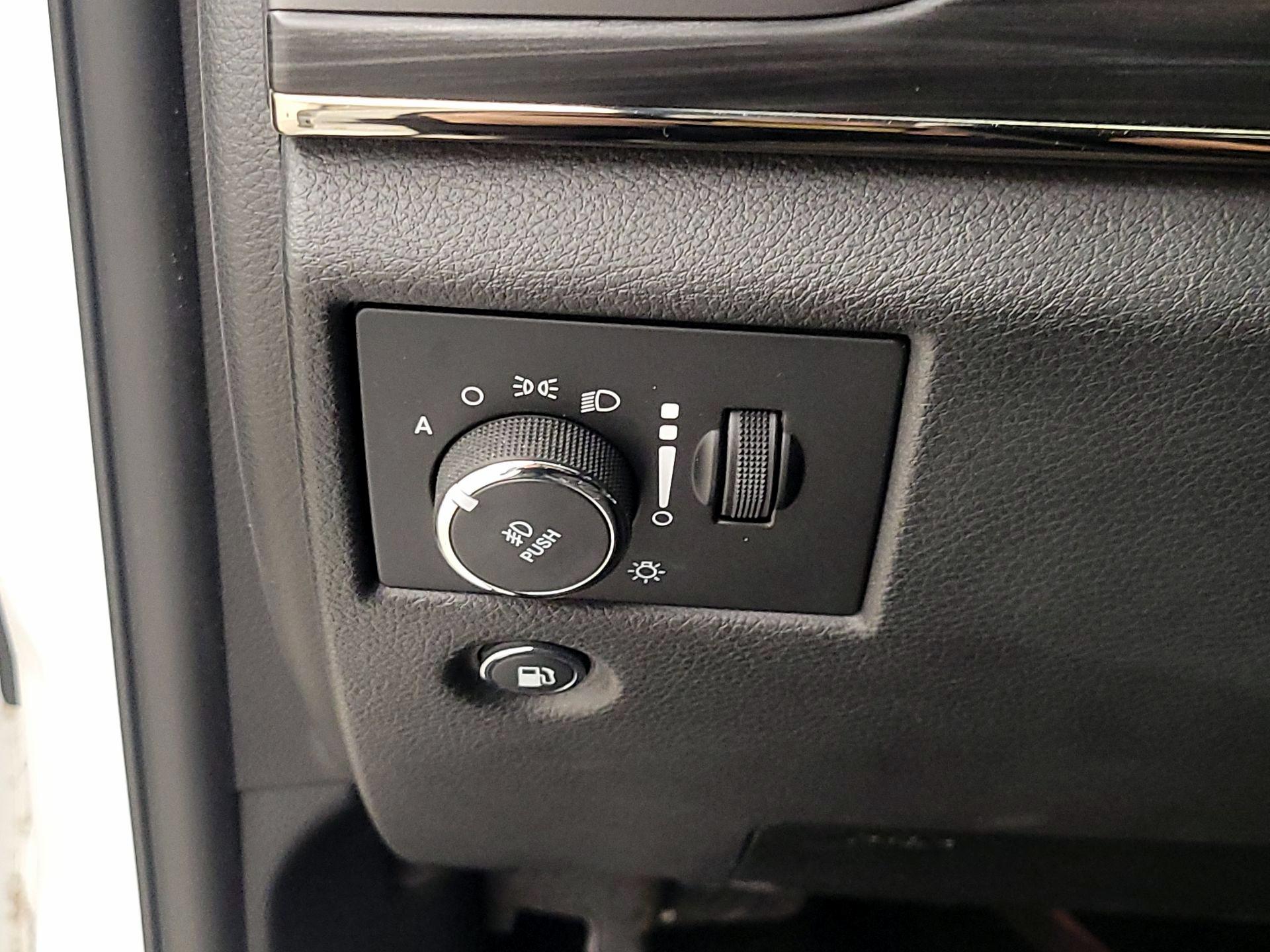 Thumbnail: 2020 Jeep Grand Cherokee - 13