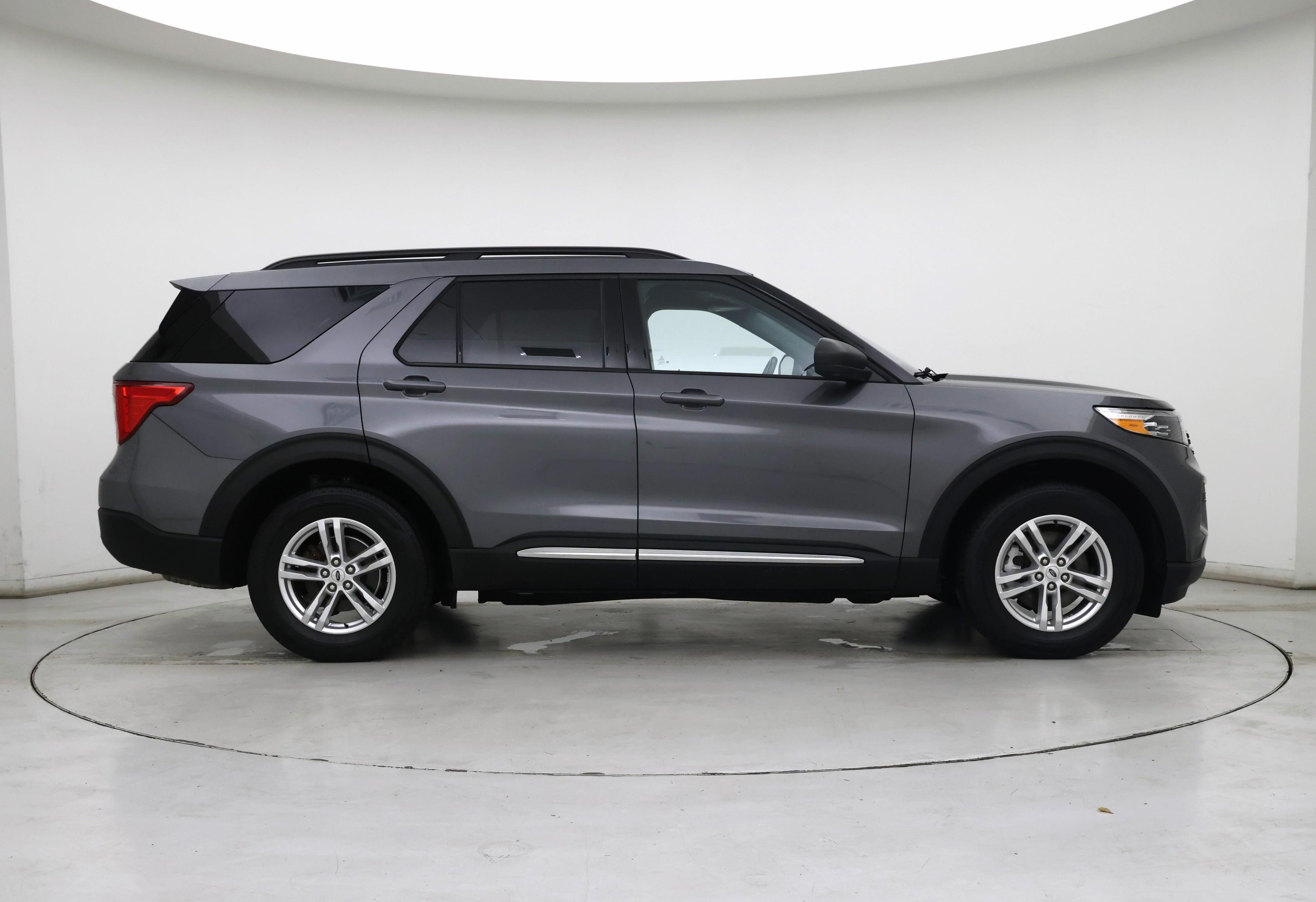 Thumbnail: 2021 Ford Explorer - 7