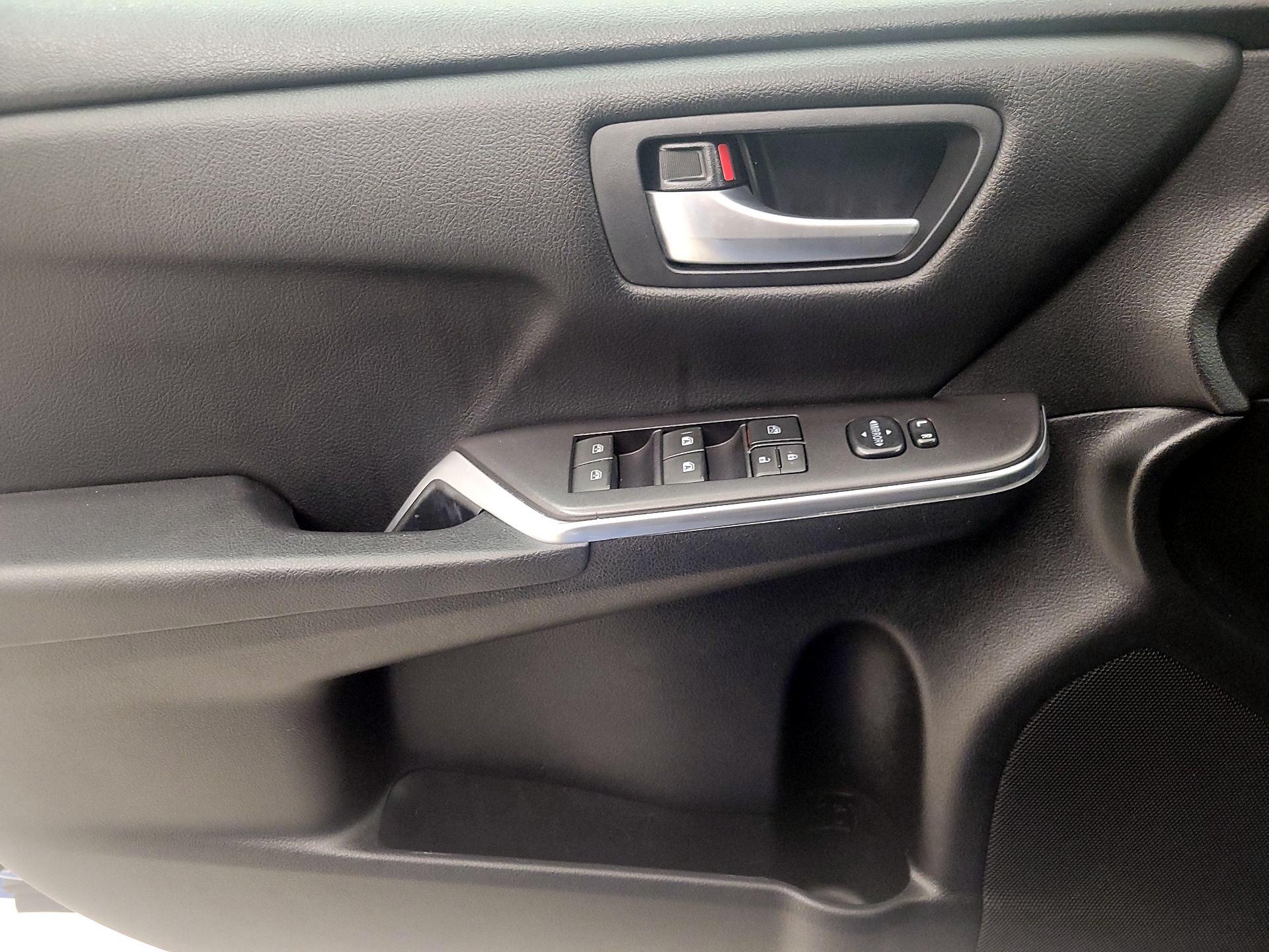 Thumbnail: 2017 Toyota Camry - 12