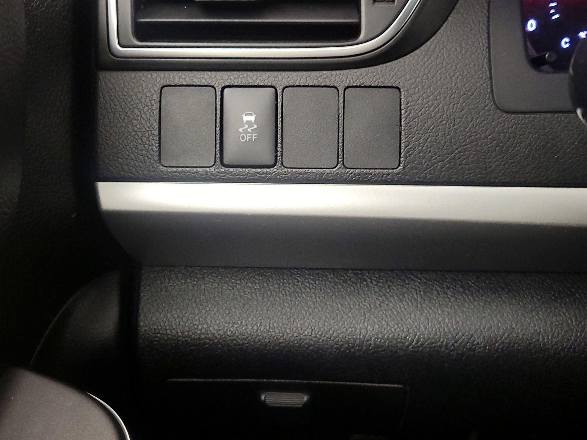 Thumbnail: 2017 Toyota Camry - 13