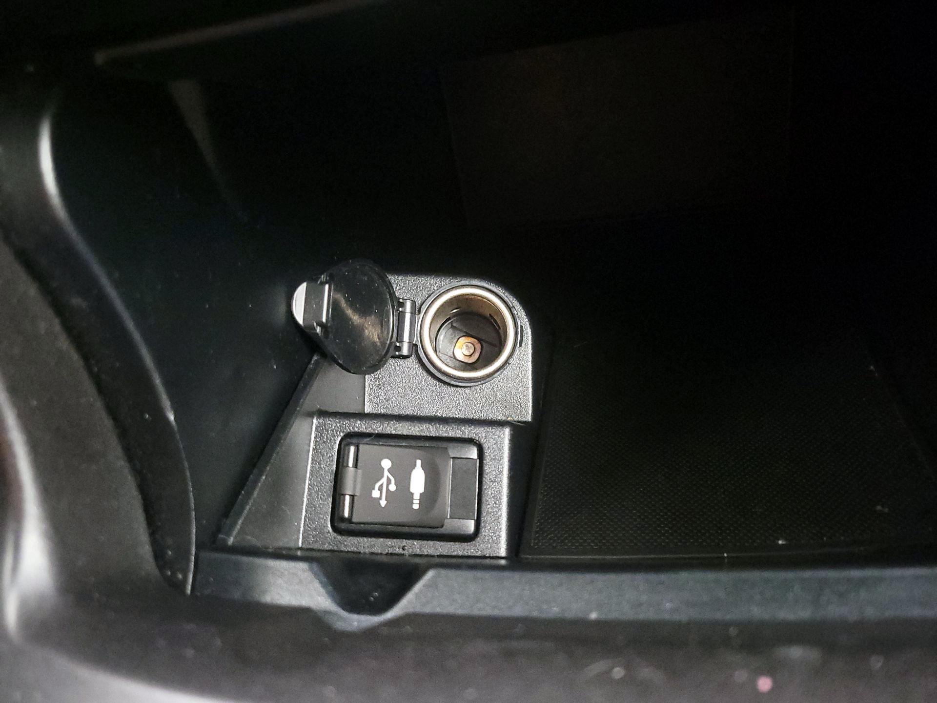 Thumbnail: 2017 Toyota Camry - 18