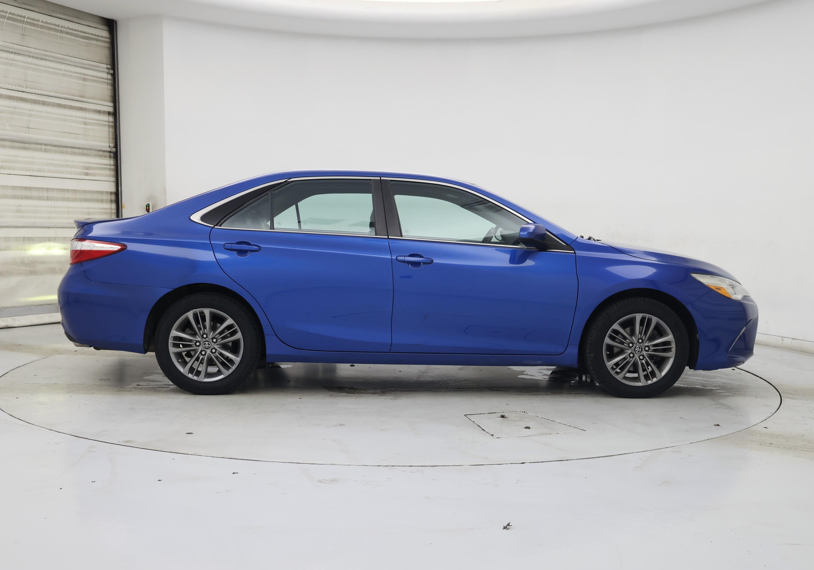 Thumbnail: 2017 Toyota Camry - 7