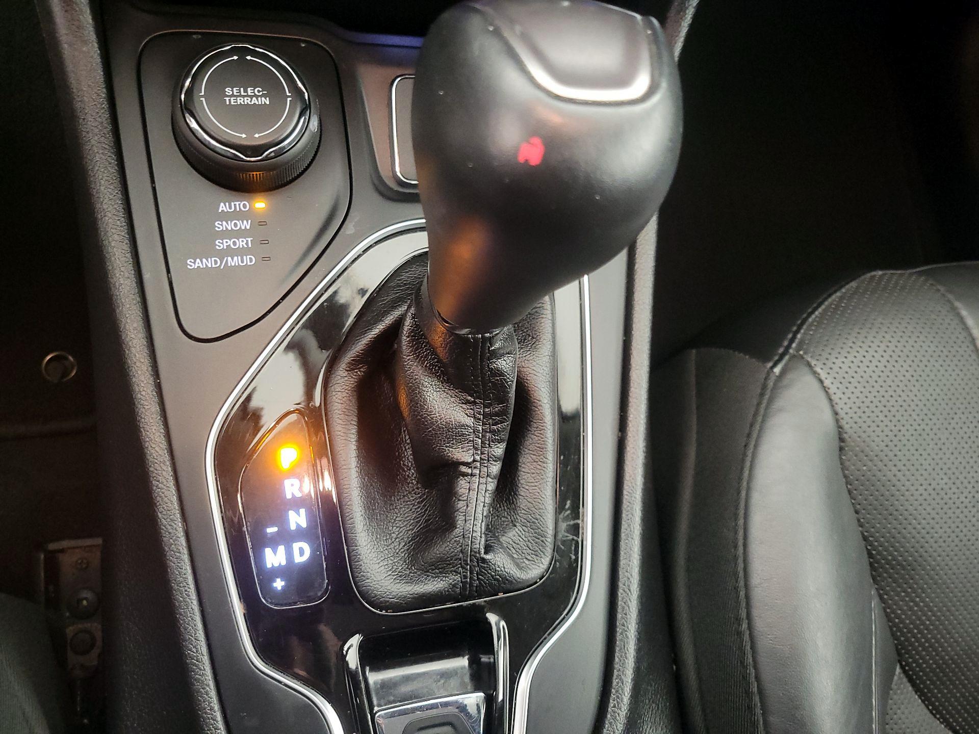 Thumbnail: 2019 Jeep Cherokee - 17