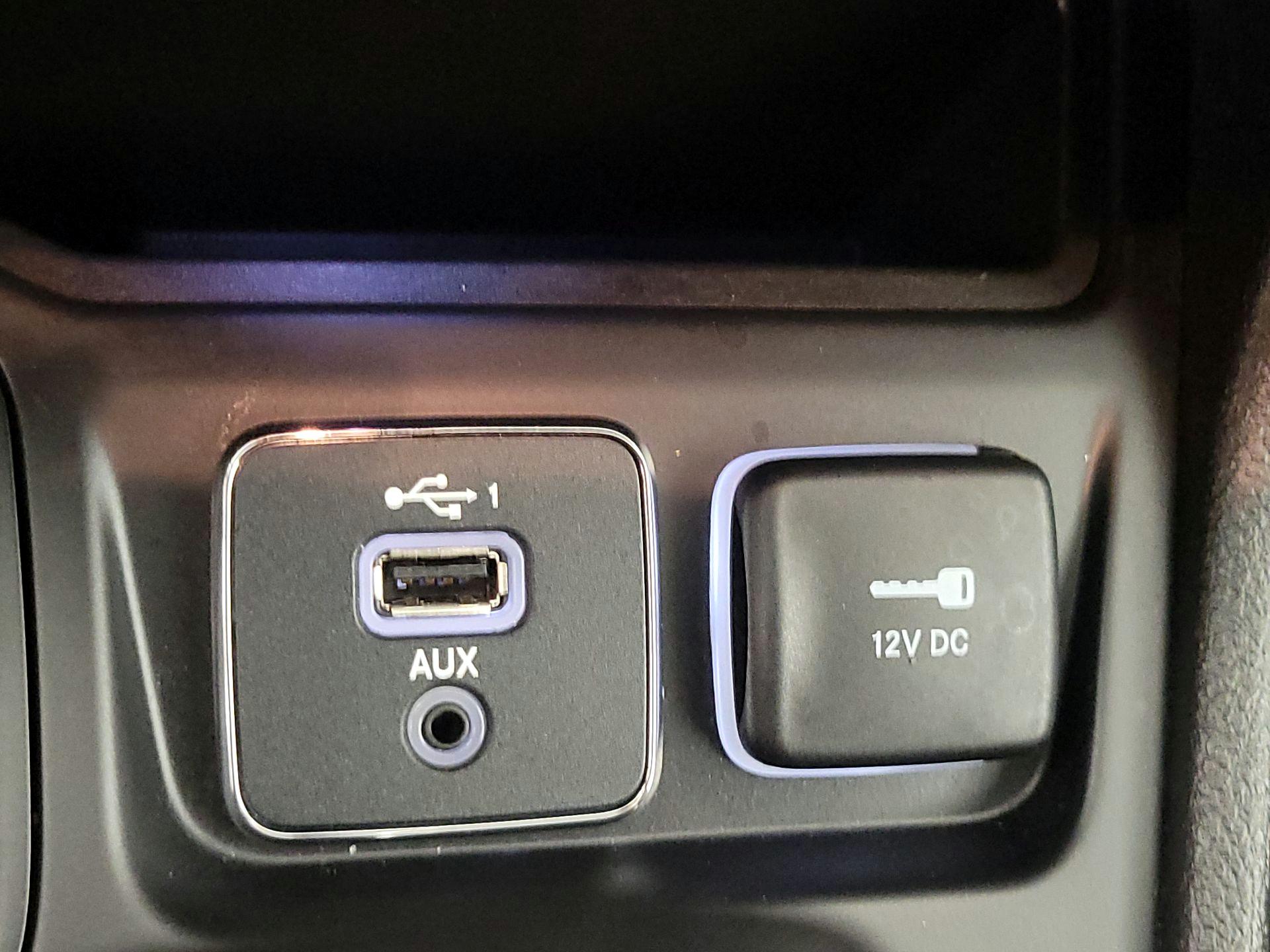 Thumbnail: 2019 Jeep Cherokee - 18