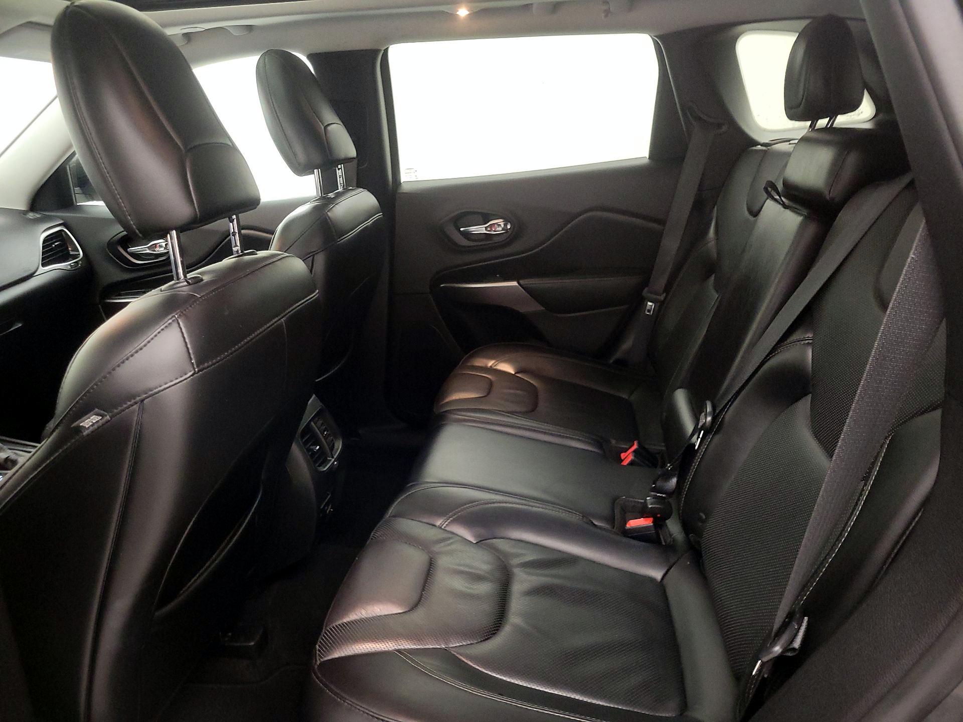 Thumbnail: 2019 Jeep Cherokee - 20